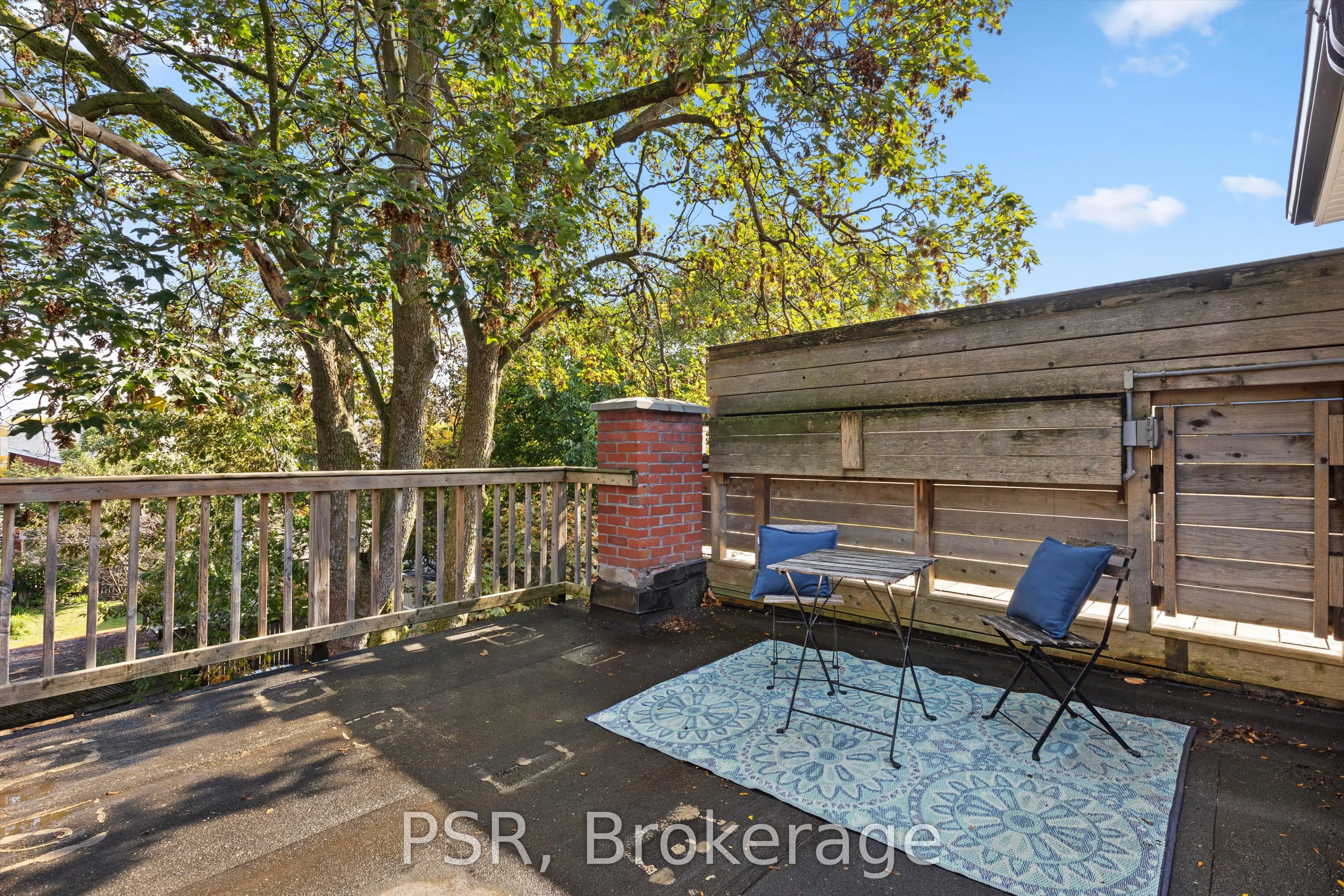 109 Macdonell Avenue