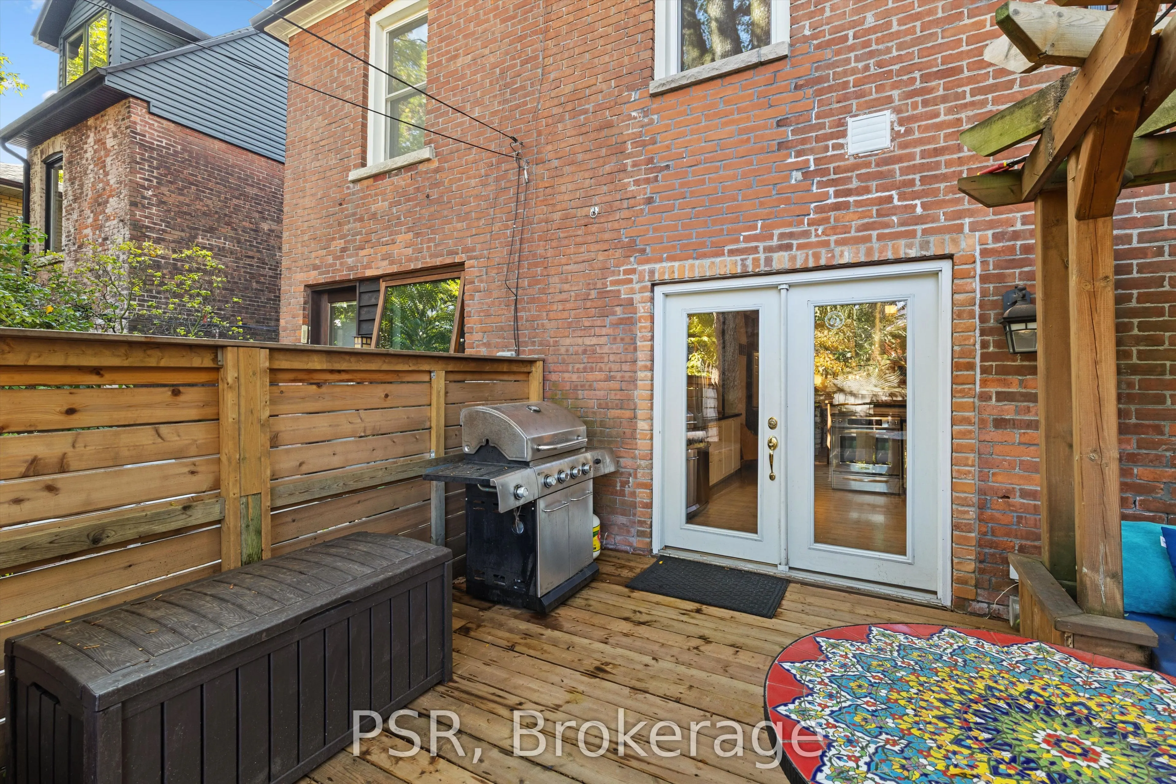 109 Macdonell Avenue