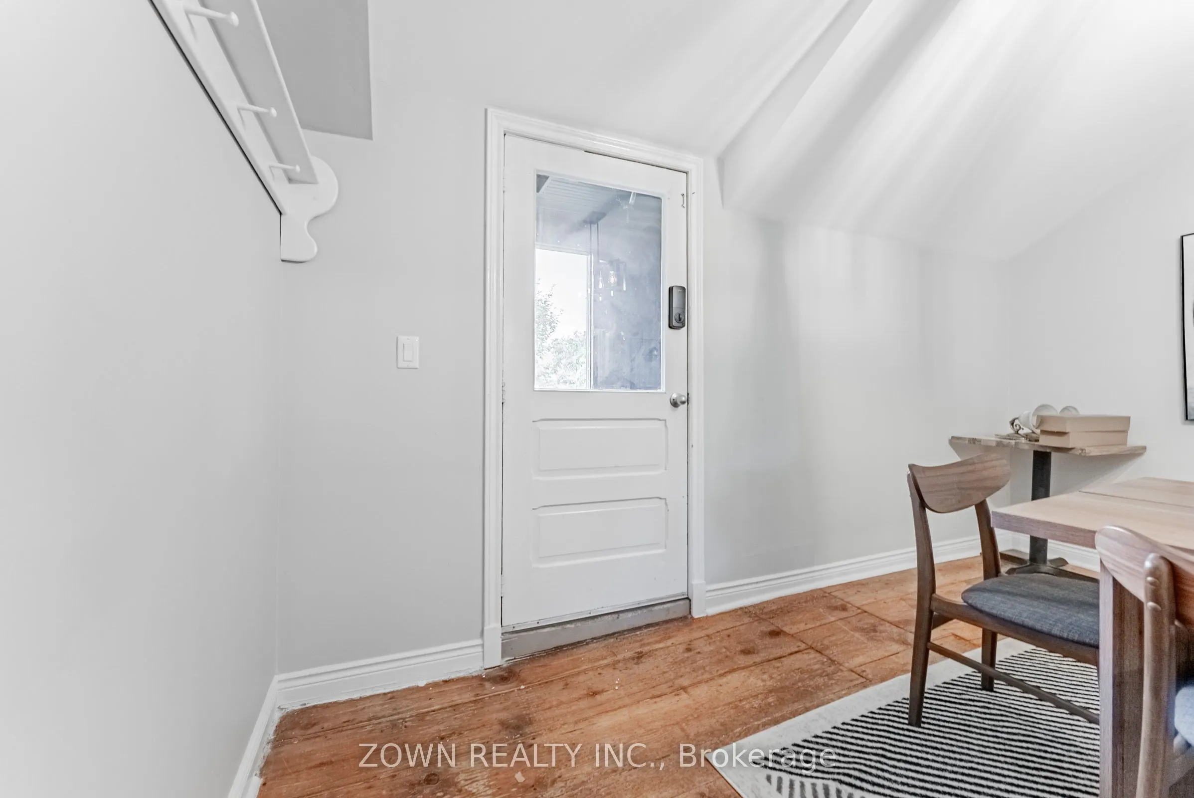 17277 Old Main Street #Upper