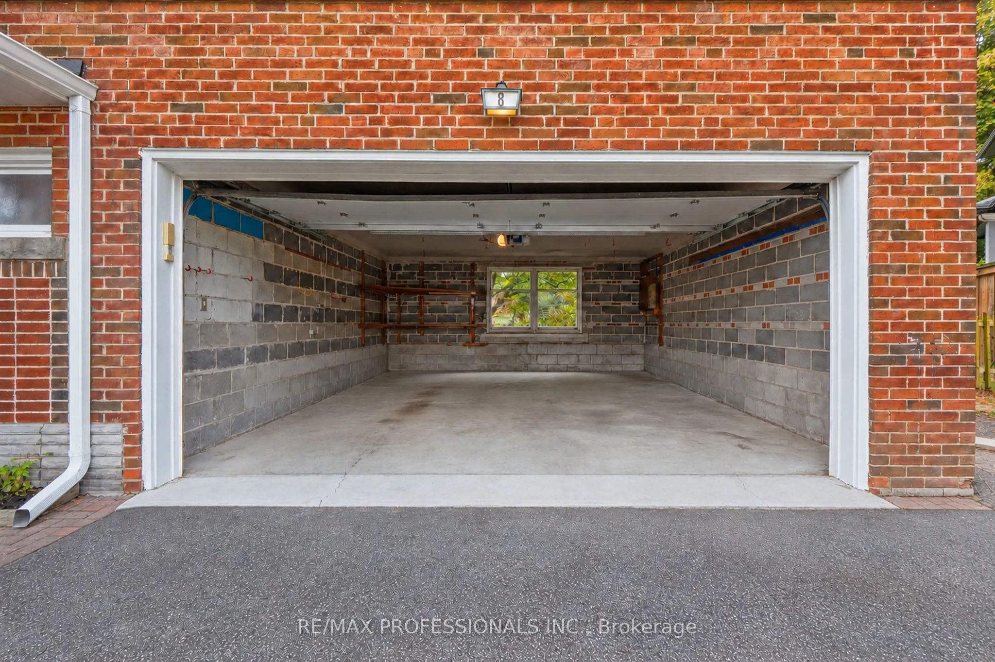 8 Northolt Court