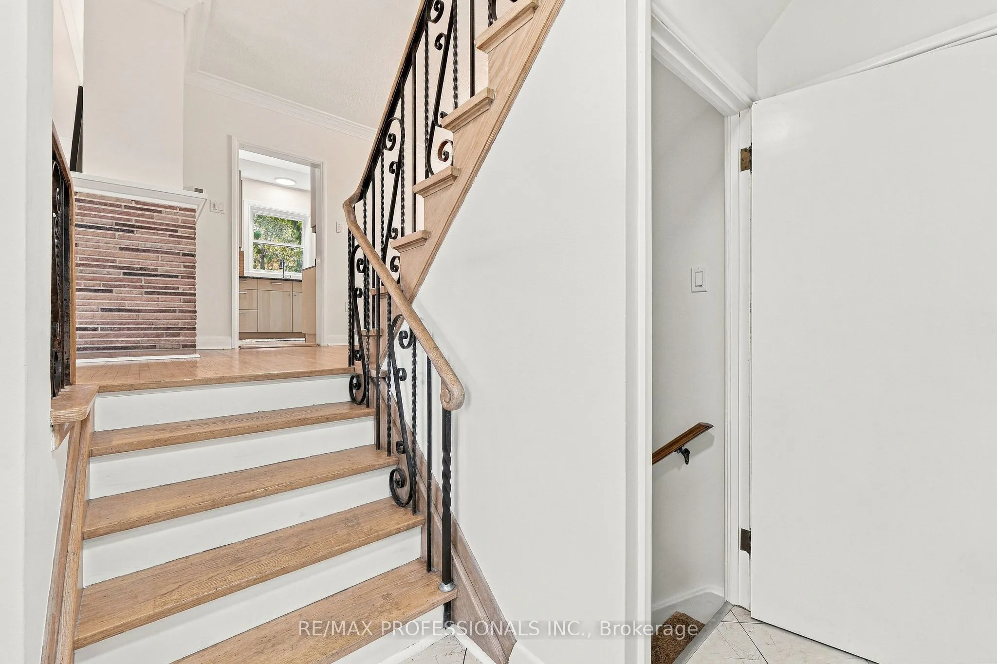 8 Northolt Court