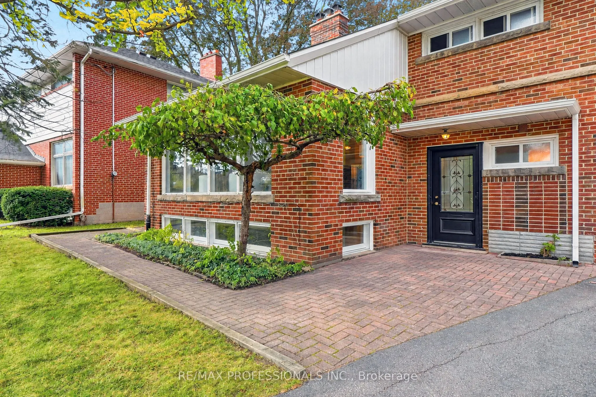 8 Northolt Court