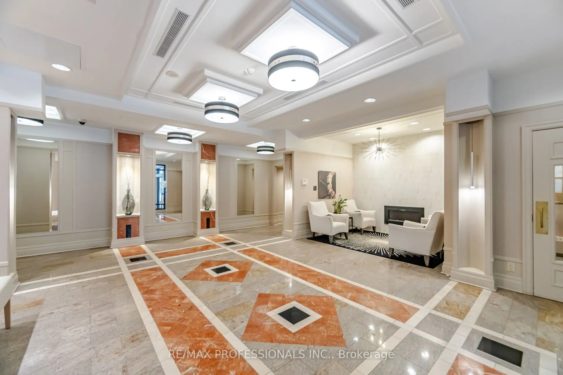 2 Aberfoyle Crescent N #901