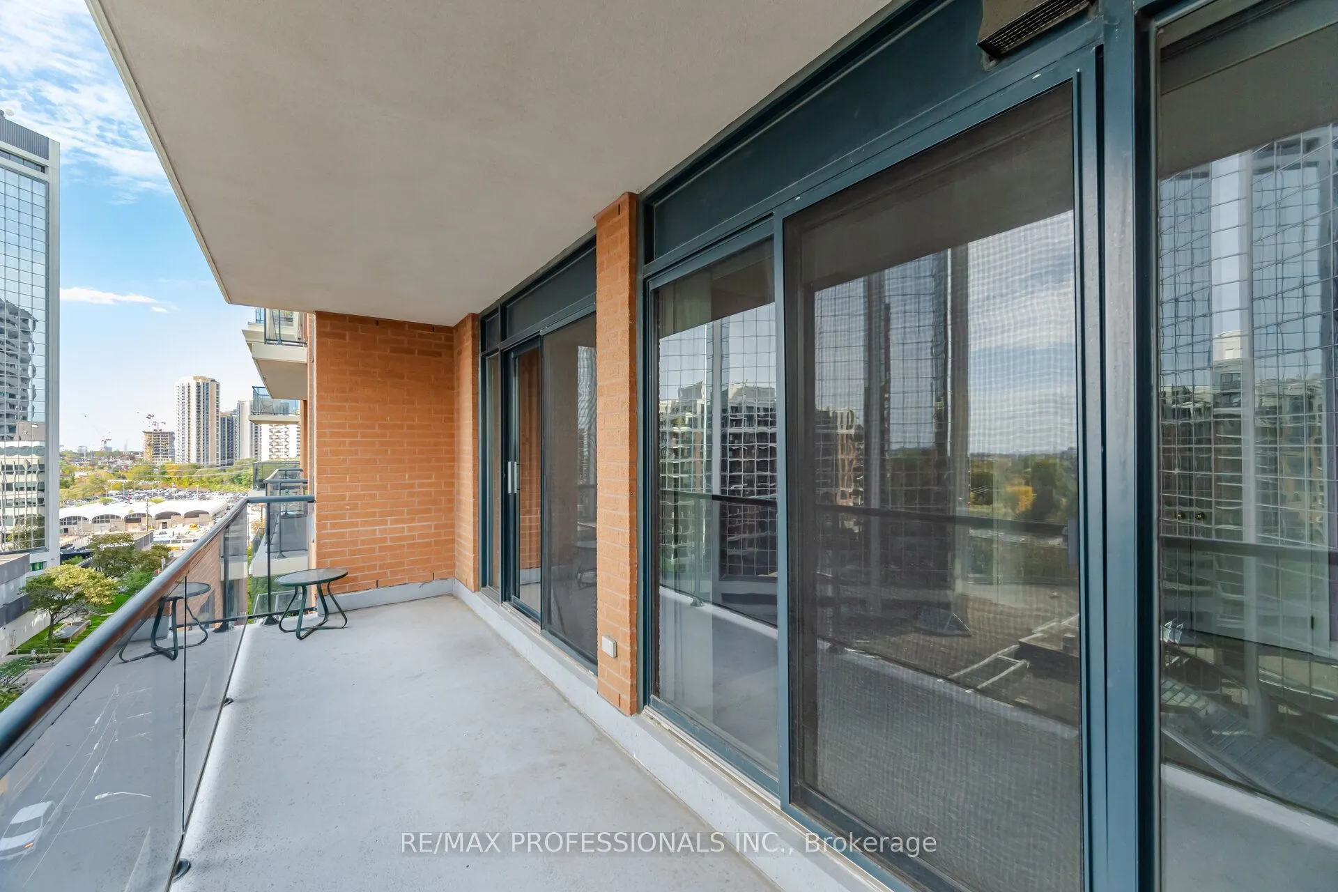 2 Aberfoyle Crescent N #901