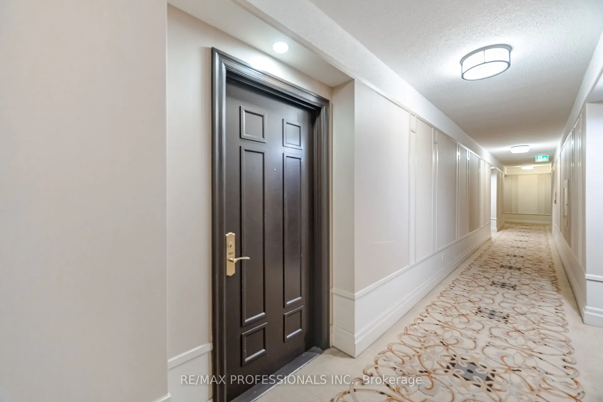 2 Aberfoyle Crescent N #901