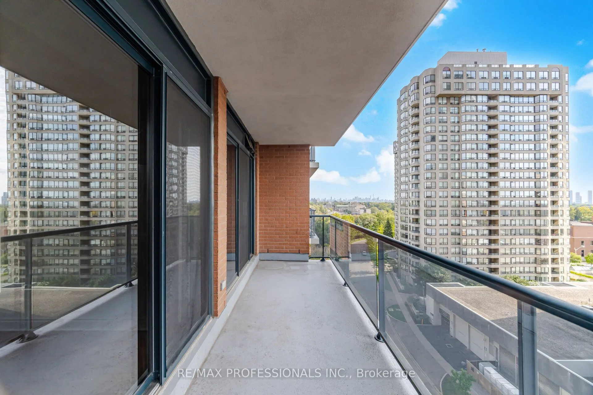 2 Aberfoyle Crescent N #901