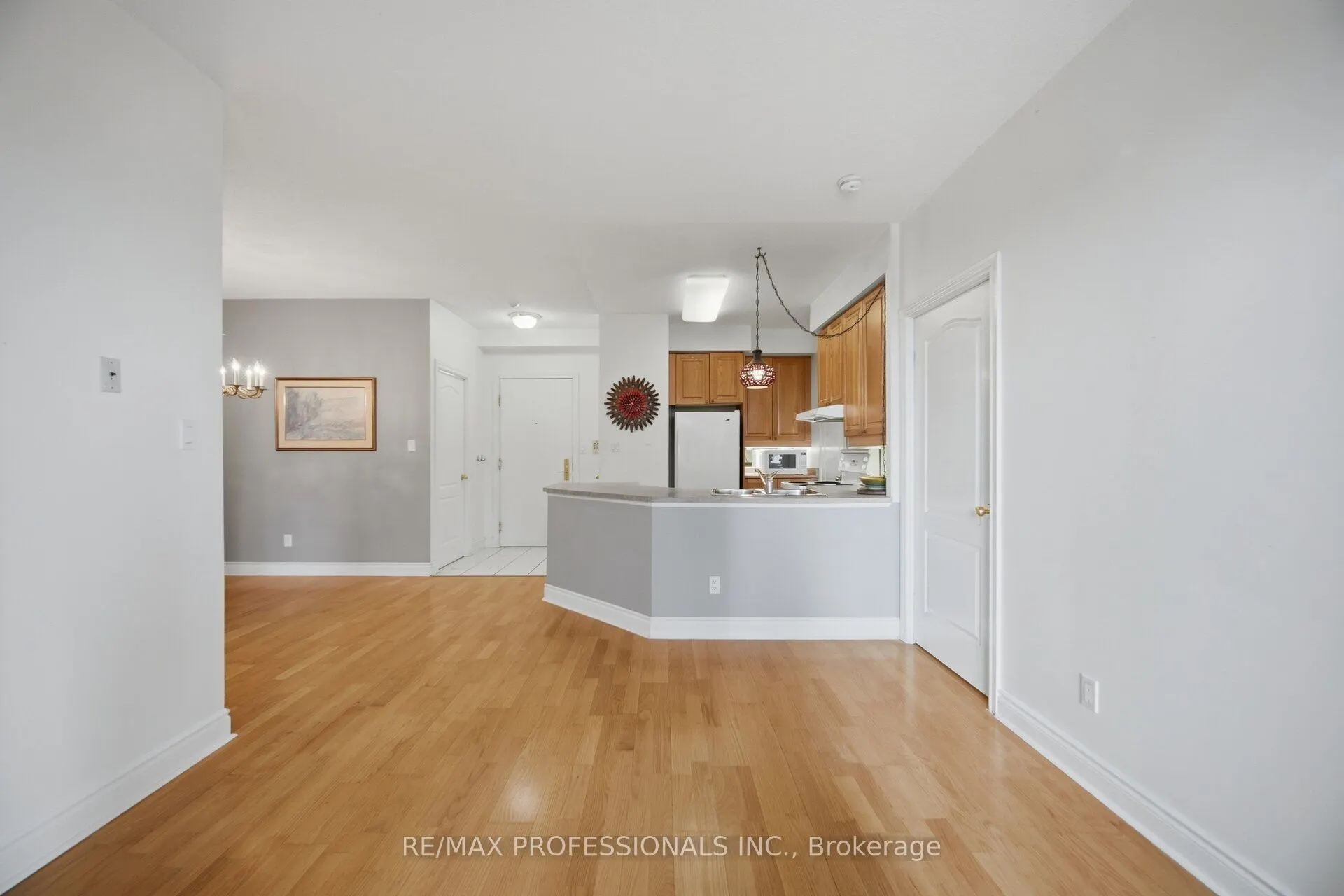 2 Aberfoyle Crescent N #901