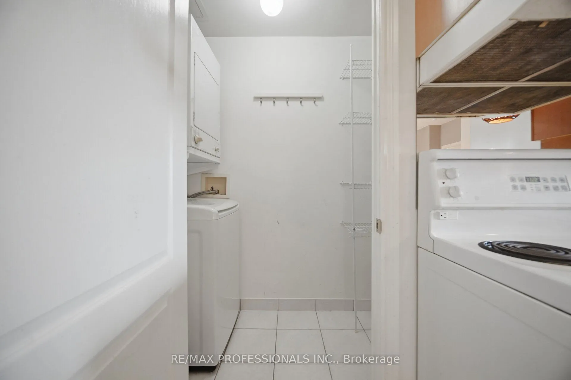 2 Aberfoyle Crescent N #901
