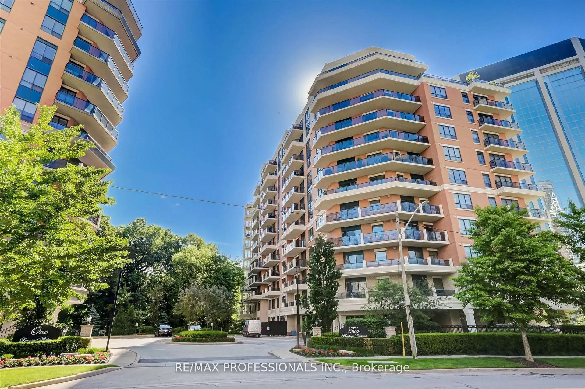 2 Aberfoyle Crescent N #901