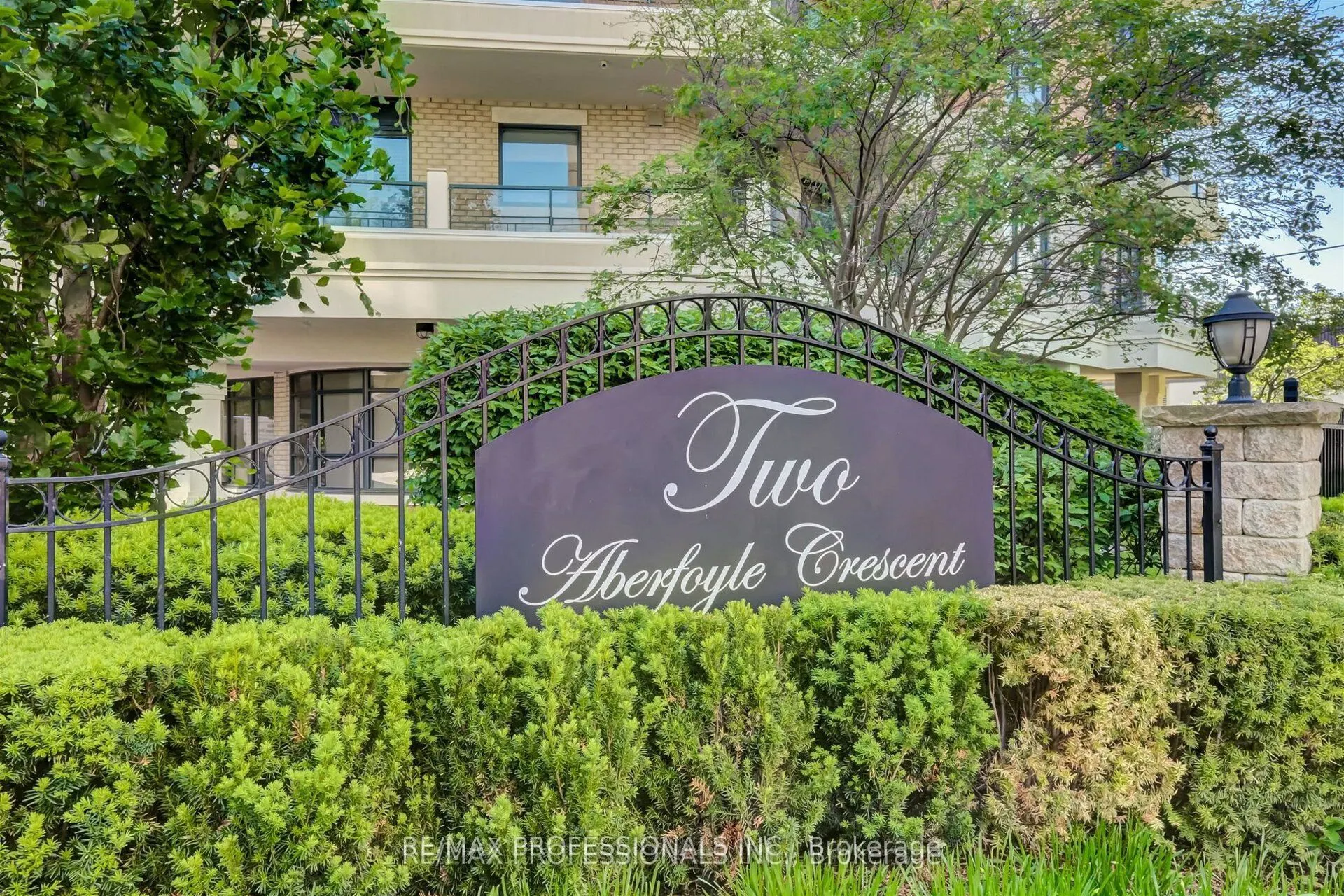 2 Aberfoyle Crescent N #901