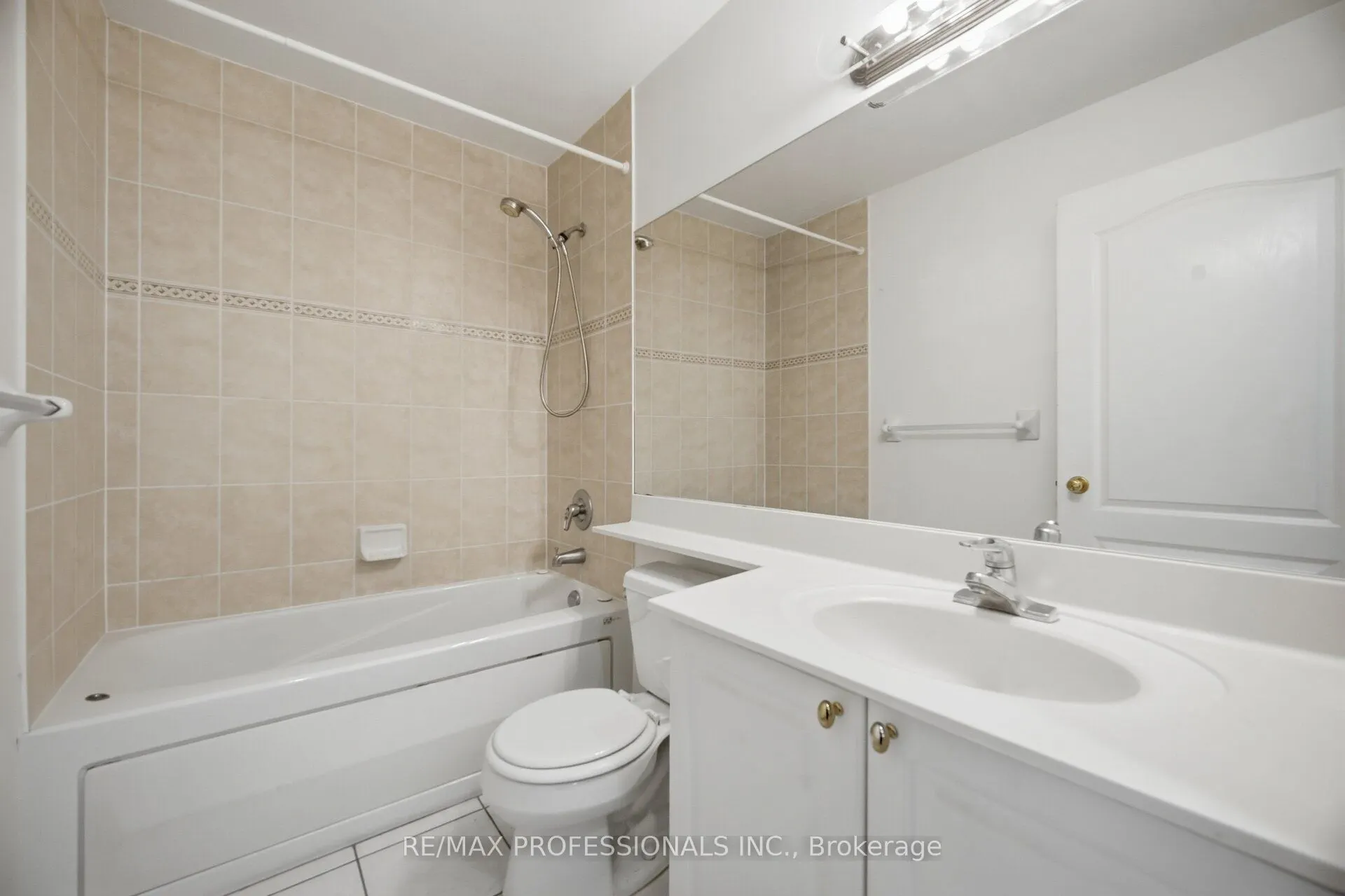 2 Aberfoyle Crescent N #901