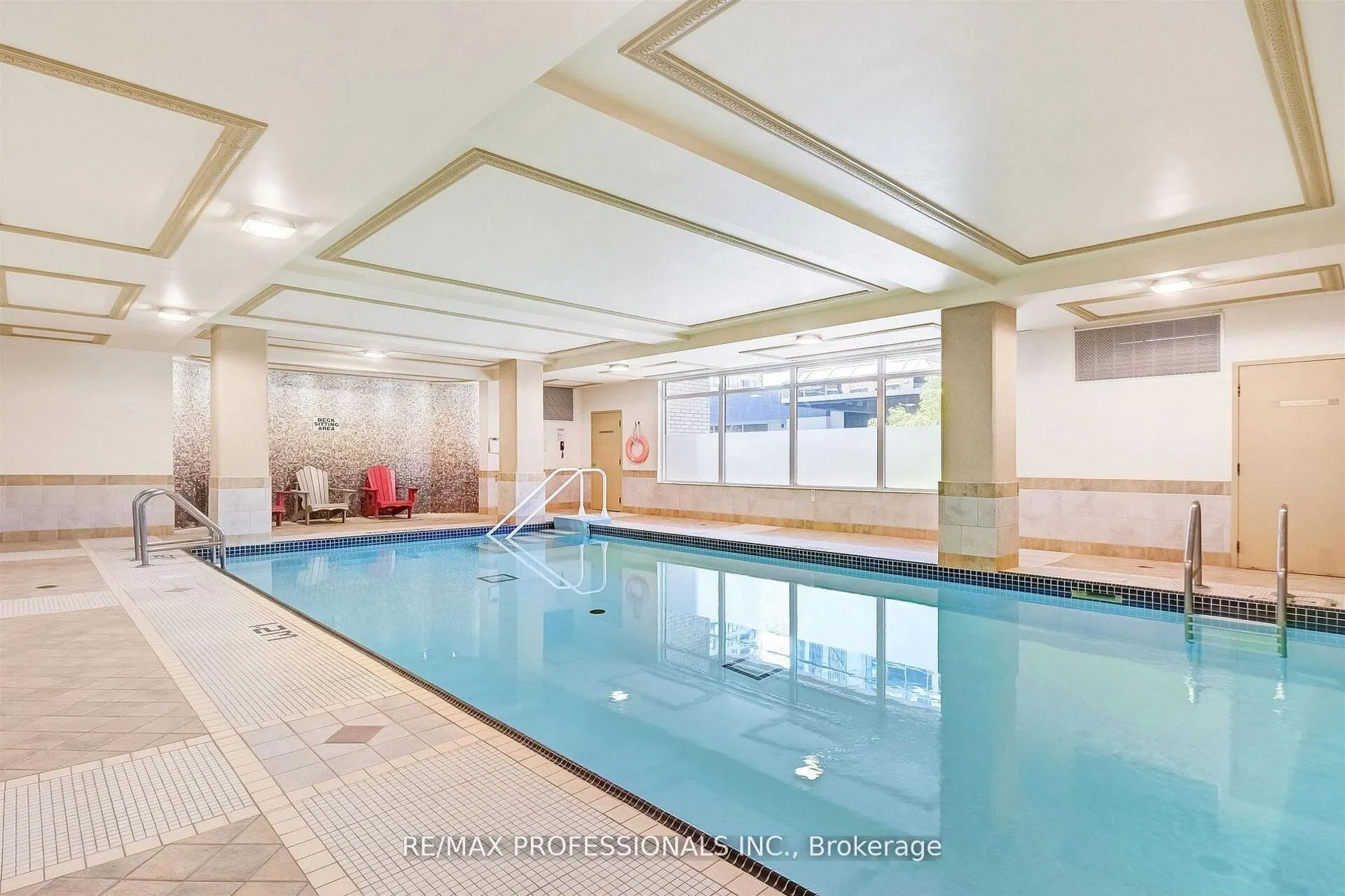 2 Aberfoyle Crescent N #901