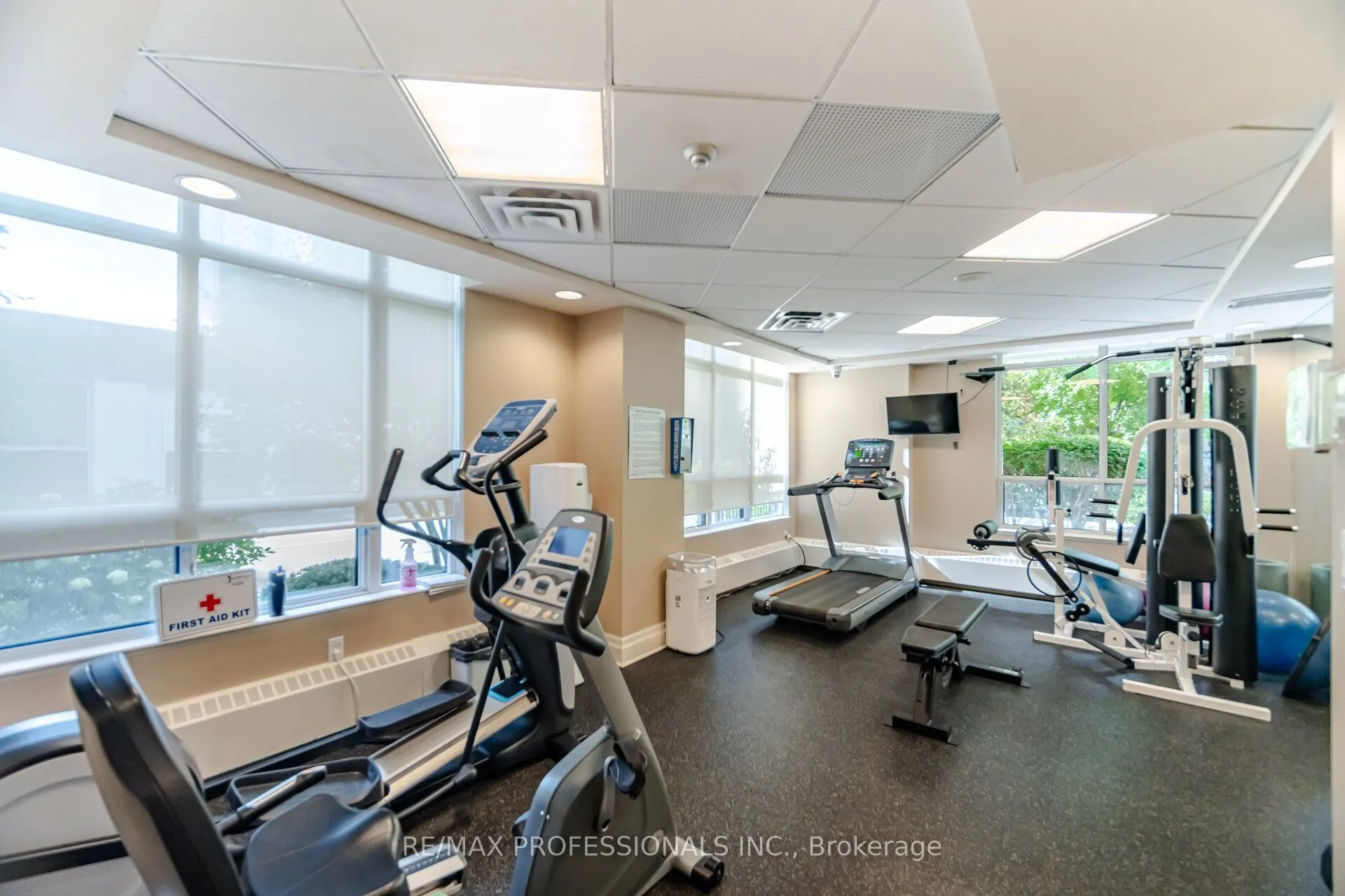 2 Aberfoyle Crescent N #901