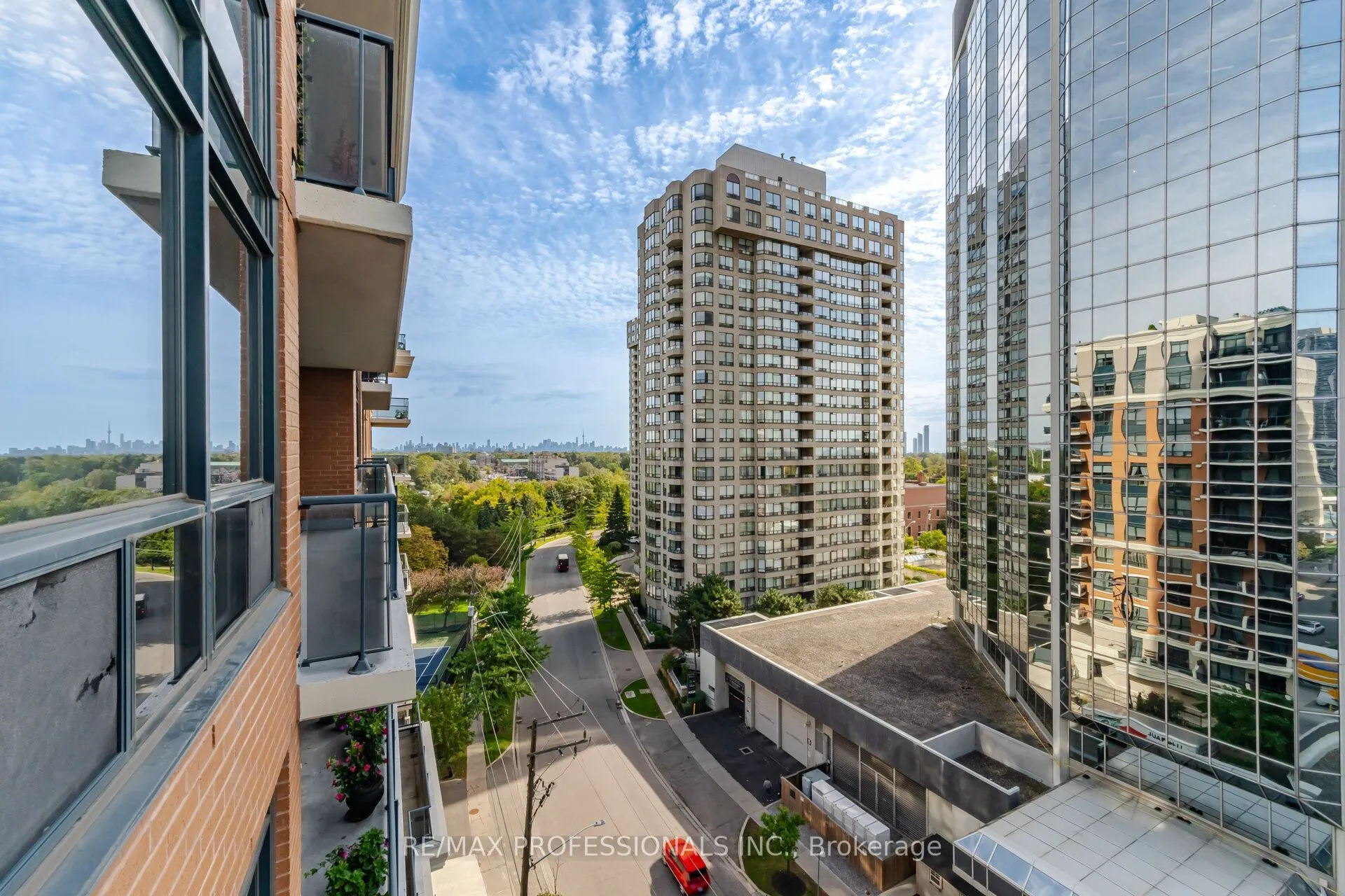 2 Aberfoyle Crescent N #901