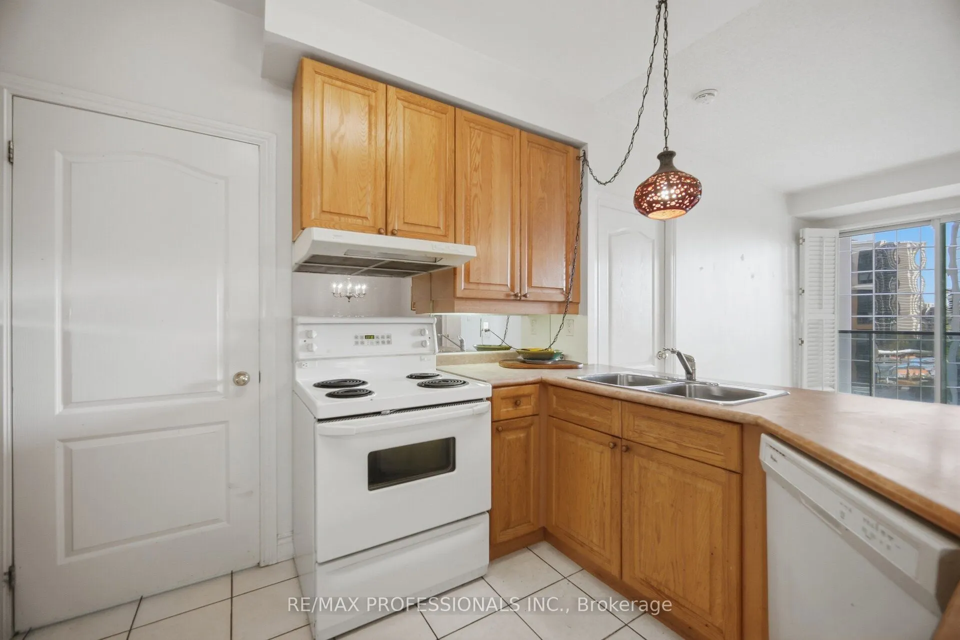 2 Aberfoyle Crescent N #901