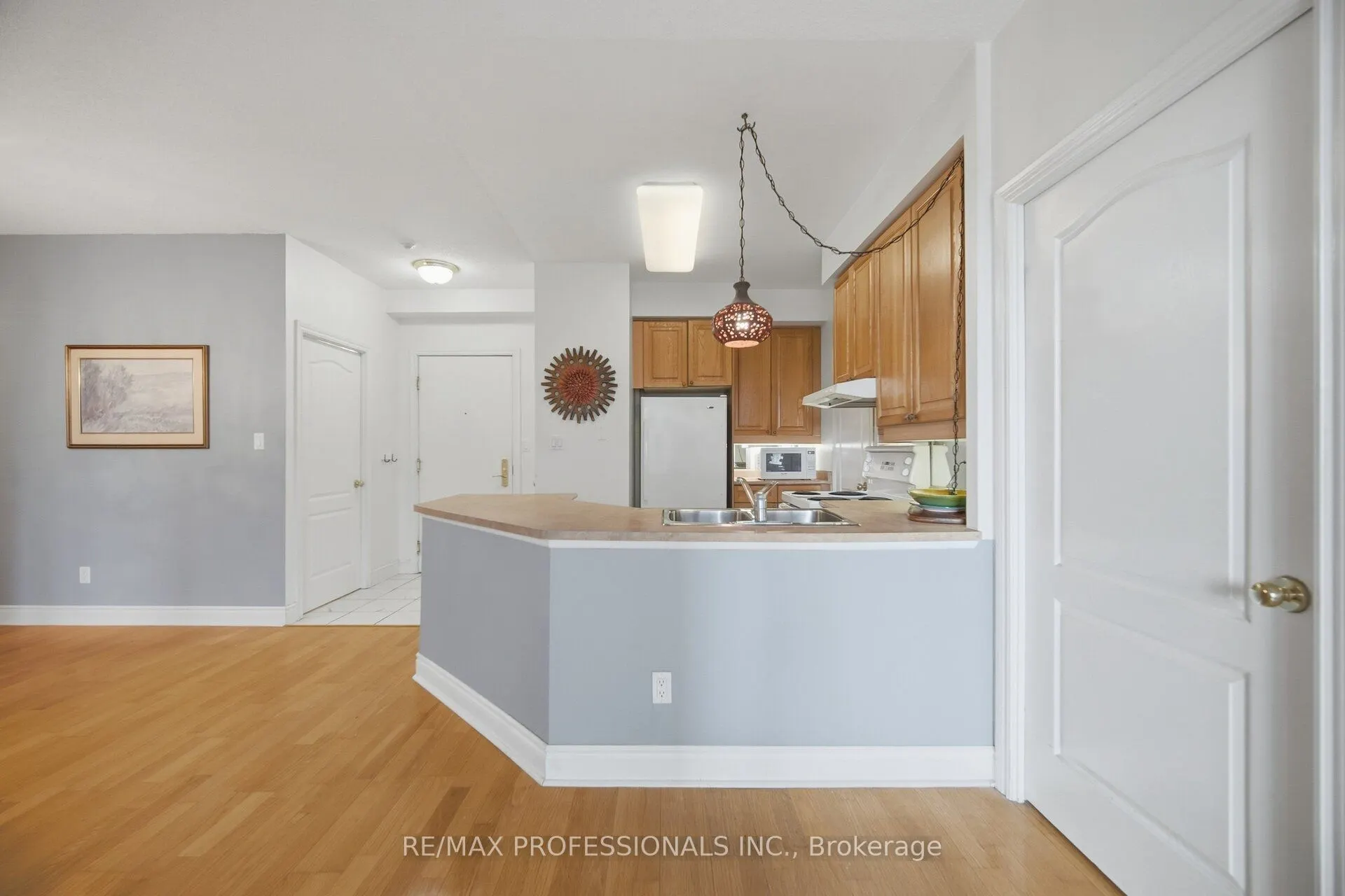 2 Aberfoyle Crescent N #901