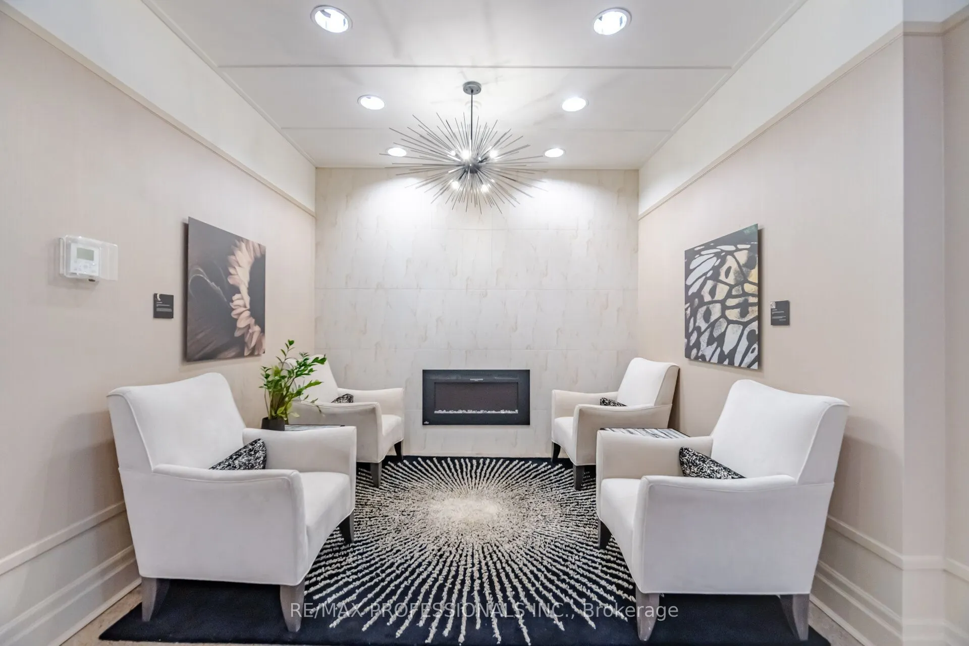 2 Aberfoyle Crescent N #901