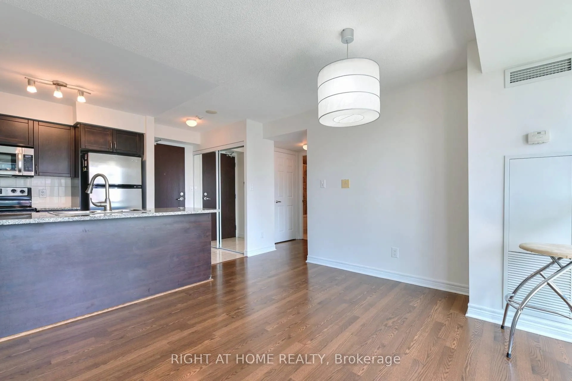 208 Enfield Place #2005