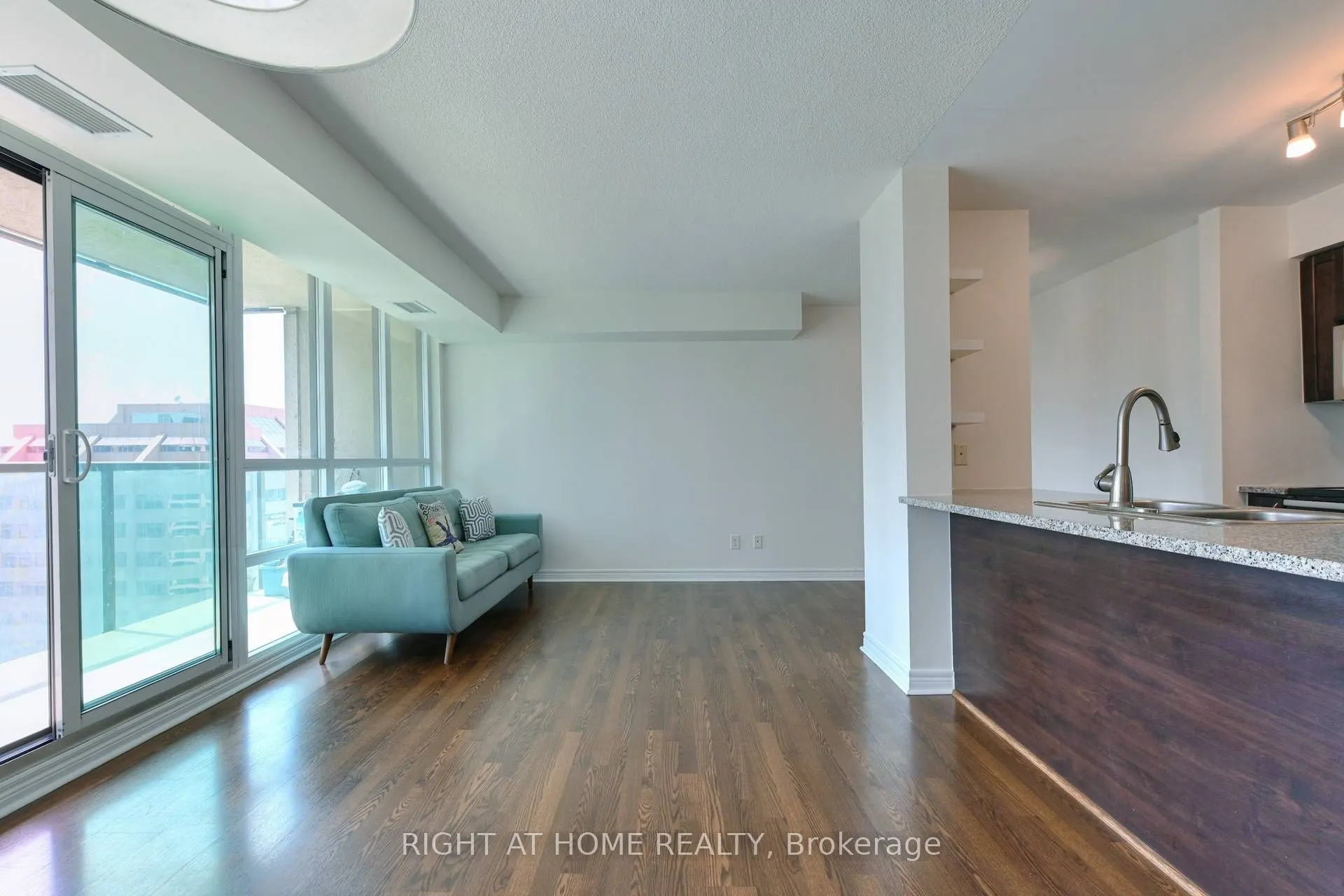 208 Enfield Place #2005