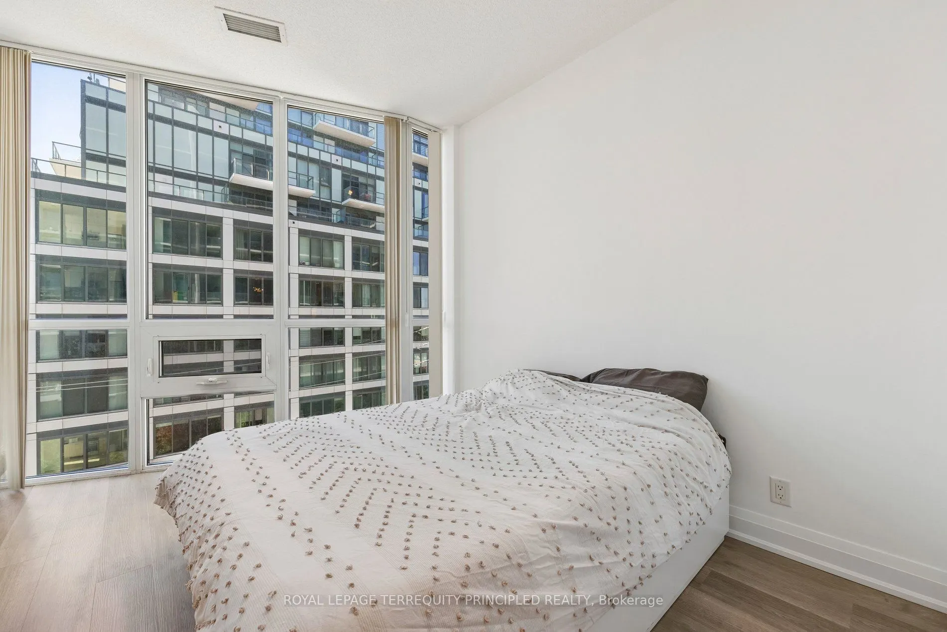 1185 The Queensway #504