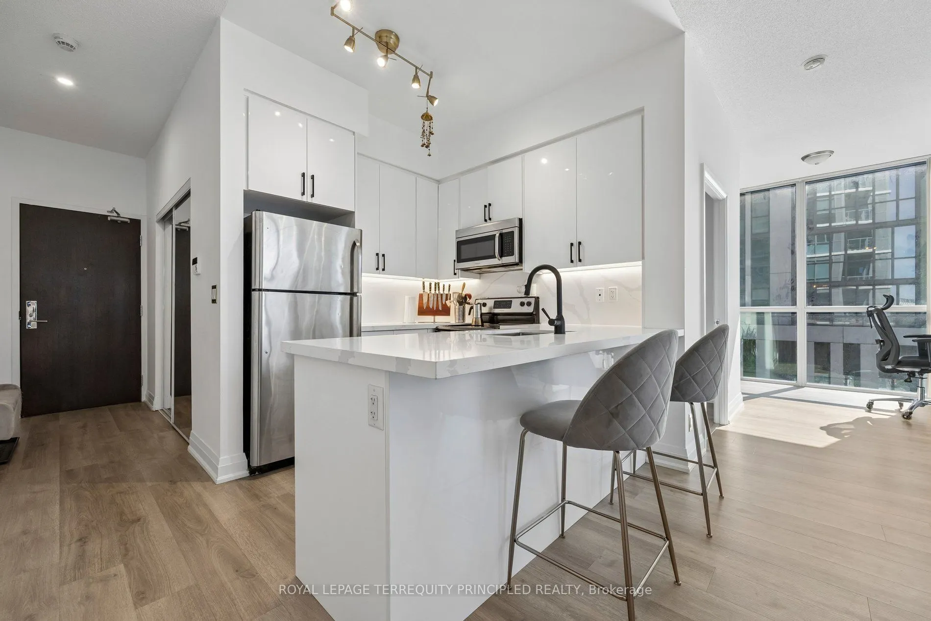 1185 The Queensway #504