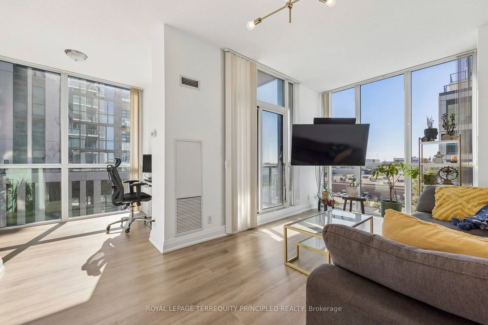 1185 The Queensway #504