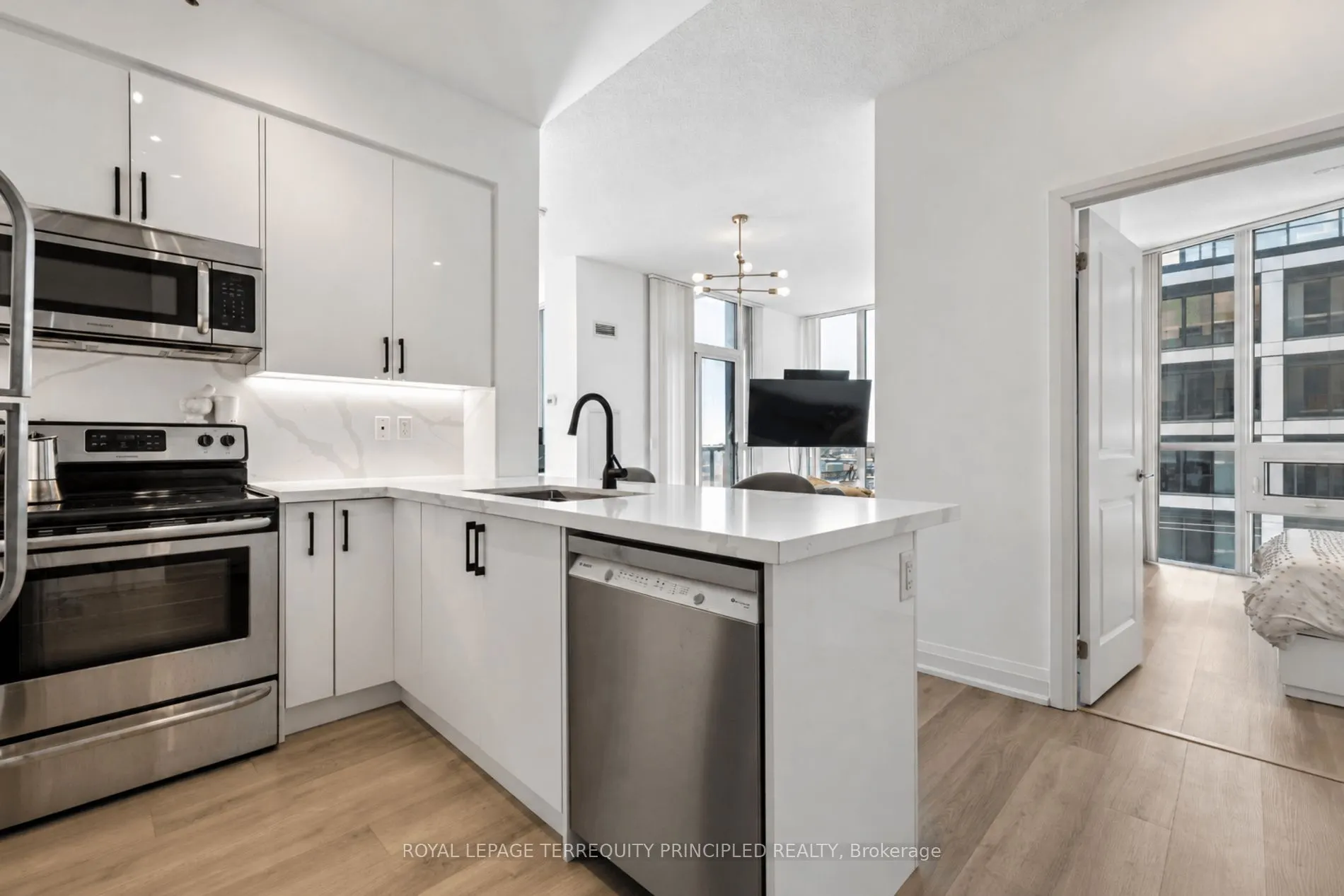 1185 The Queensway #504