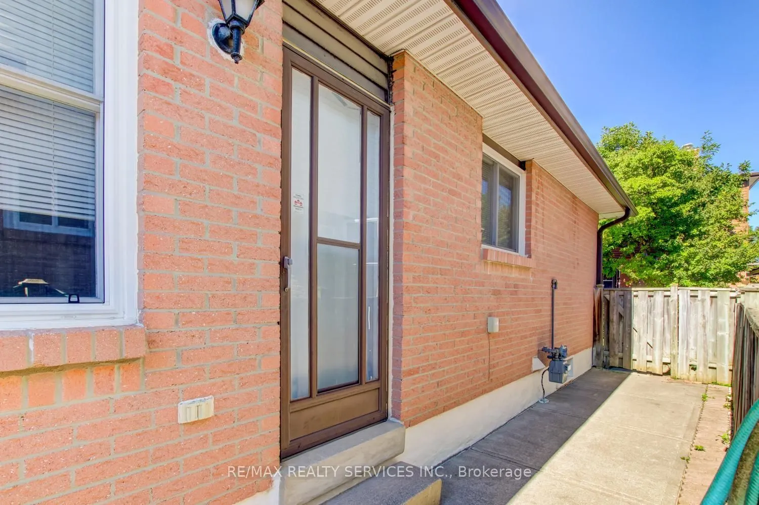 41 Greenleaf Crescent