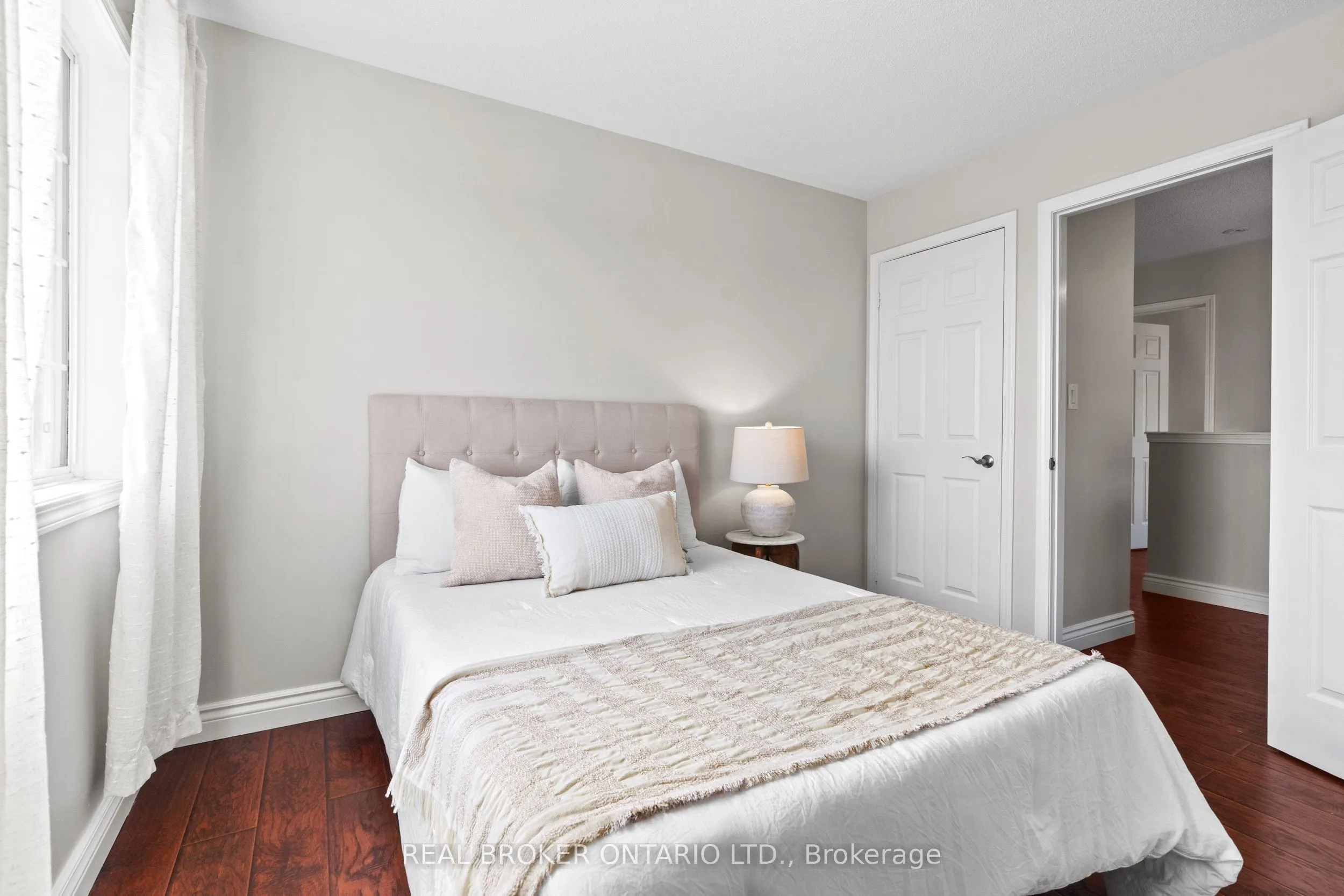 2349 Falkland Crescent