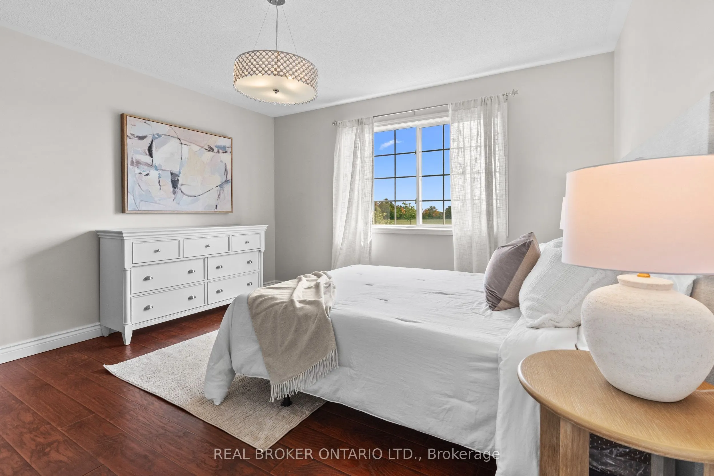 2349 Falkland Crescent