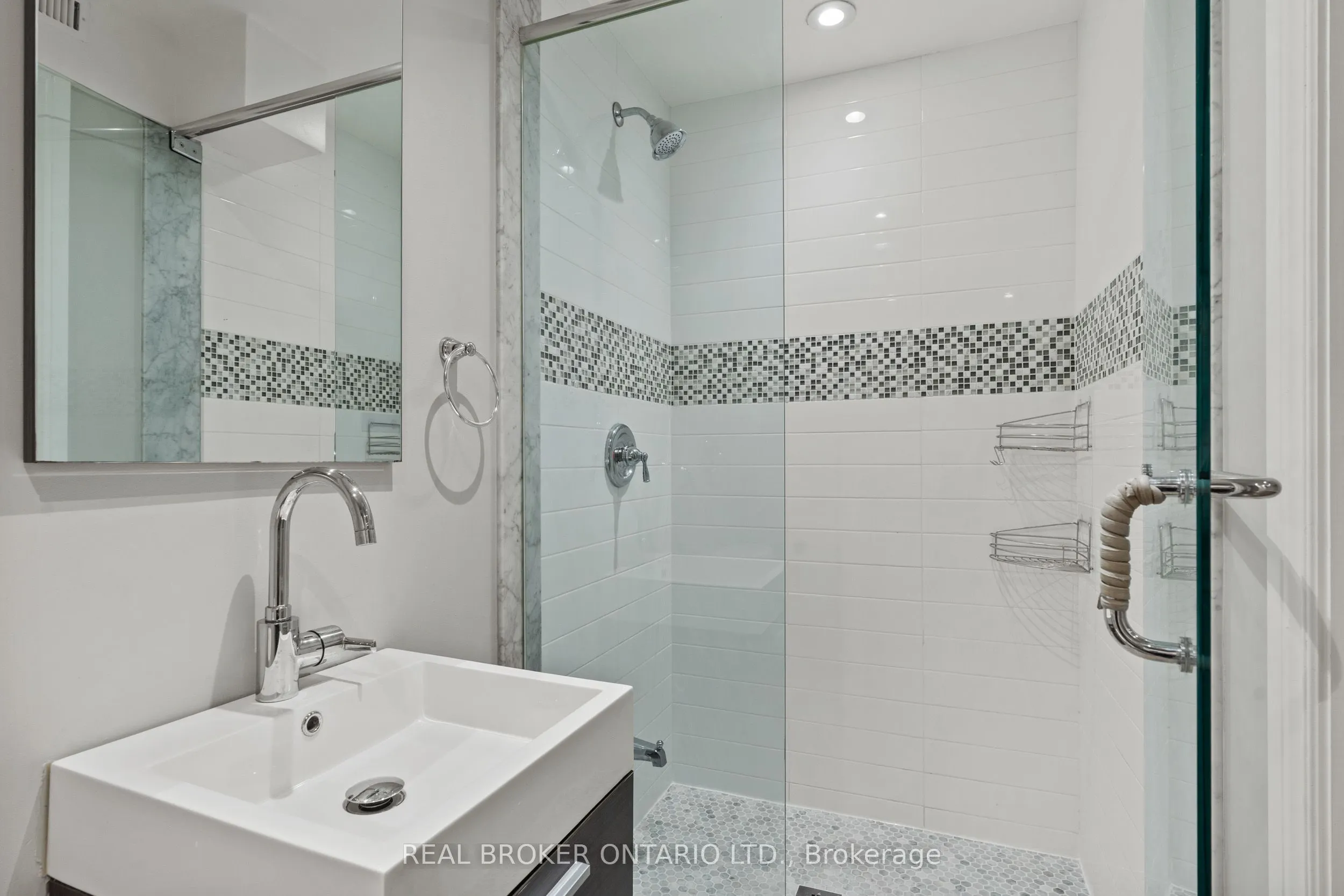 2349 Falkland Crescent
