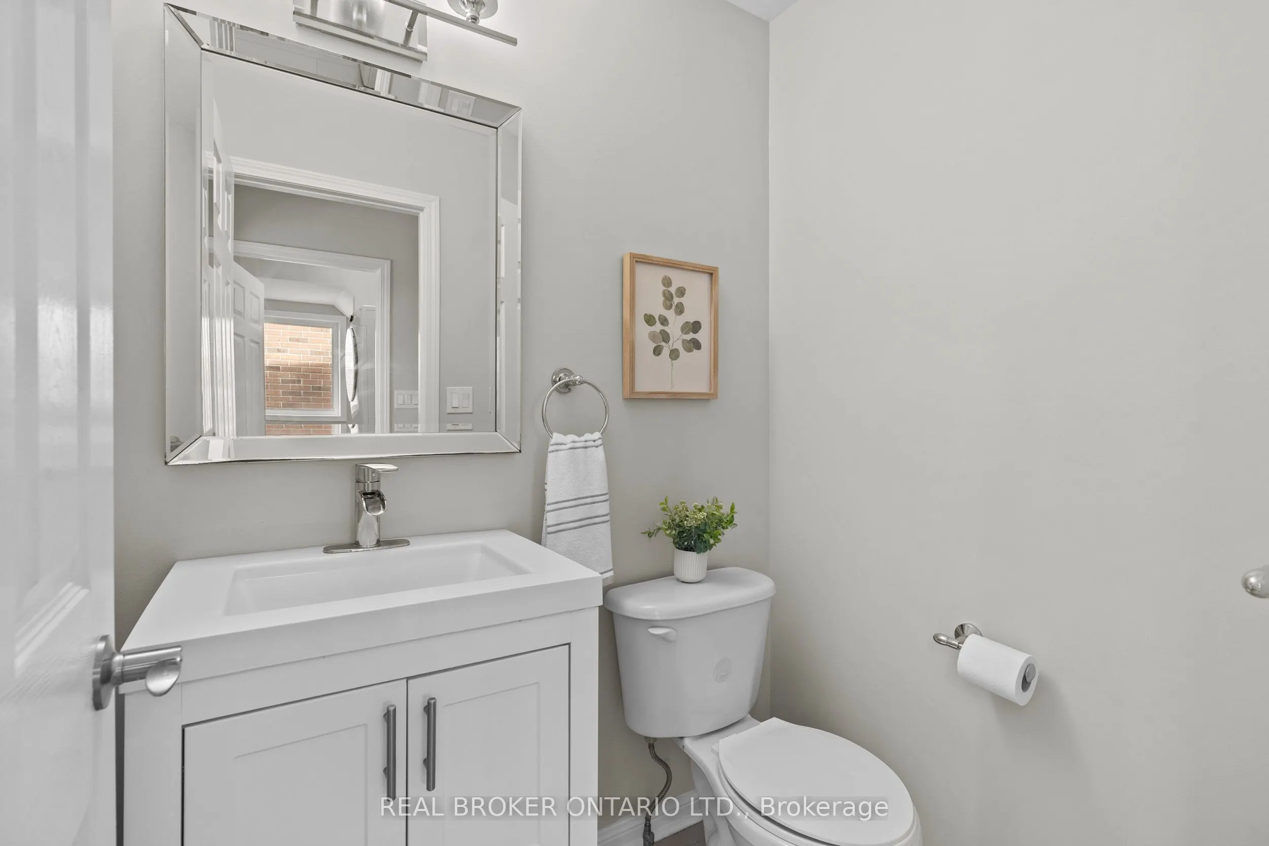 2349 Falkland Crescent