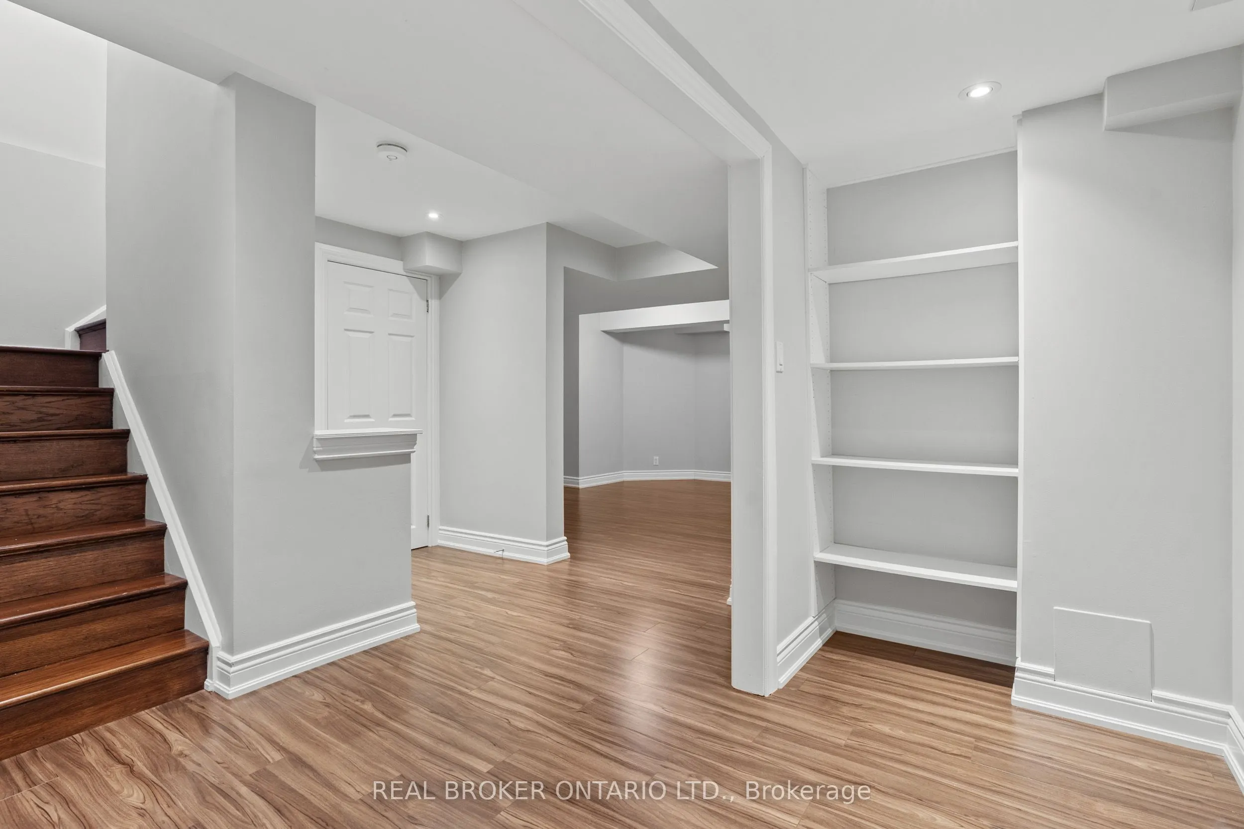 2349 Falkland Crescent
