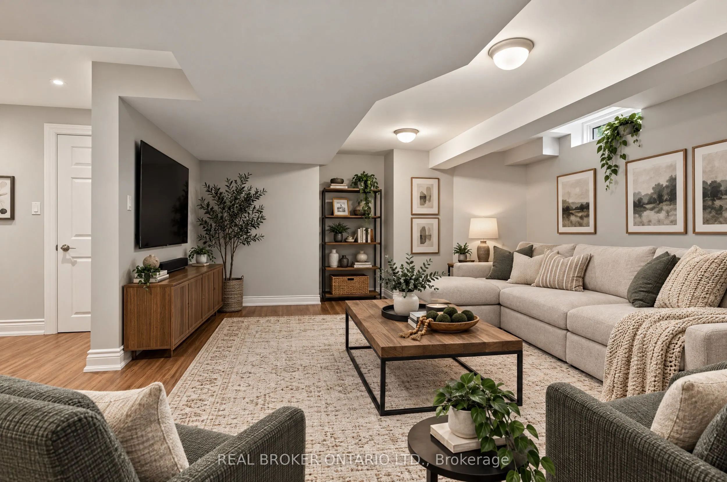 2349 Falkland Crescent