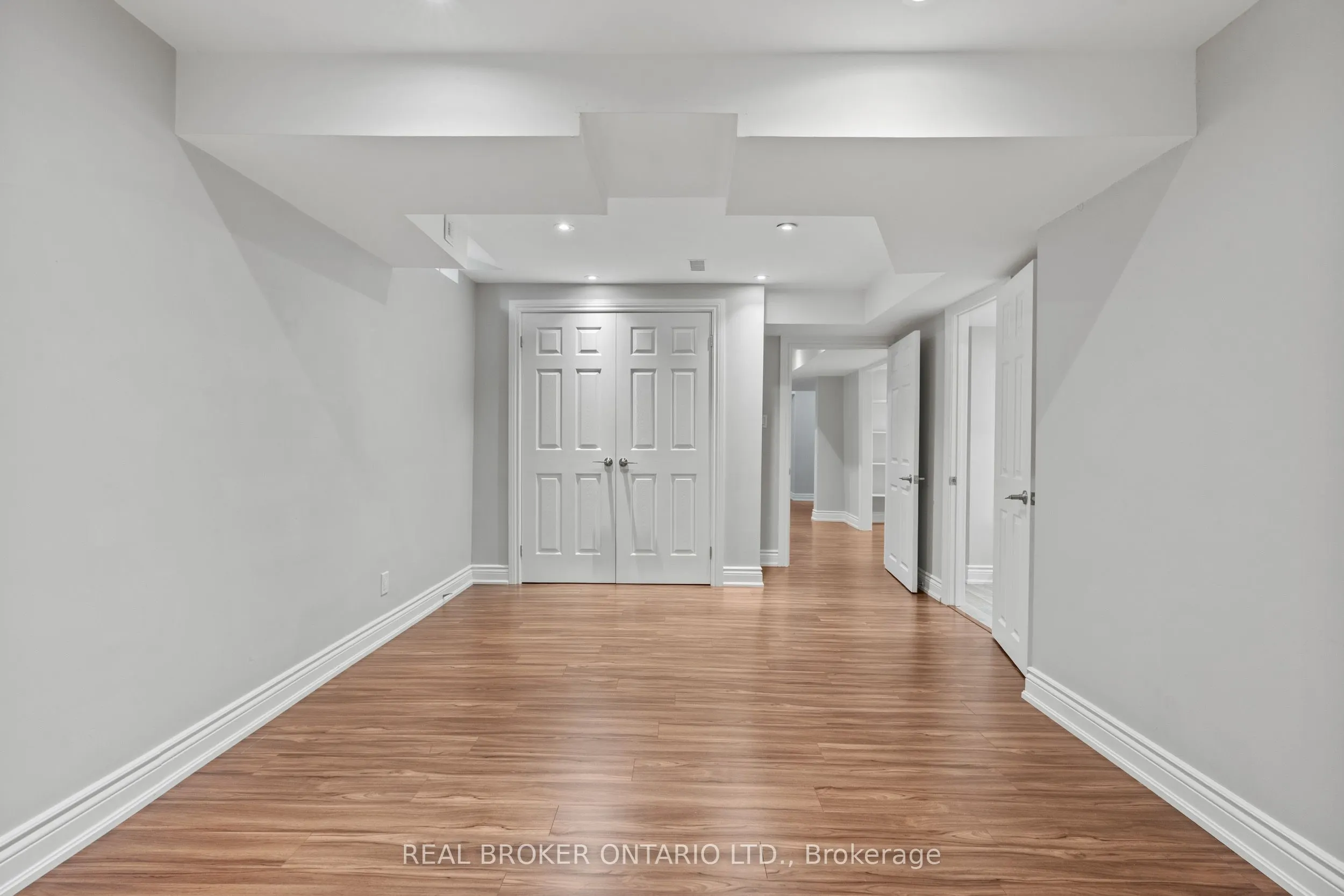 2349 Falkland Crescent