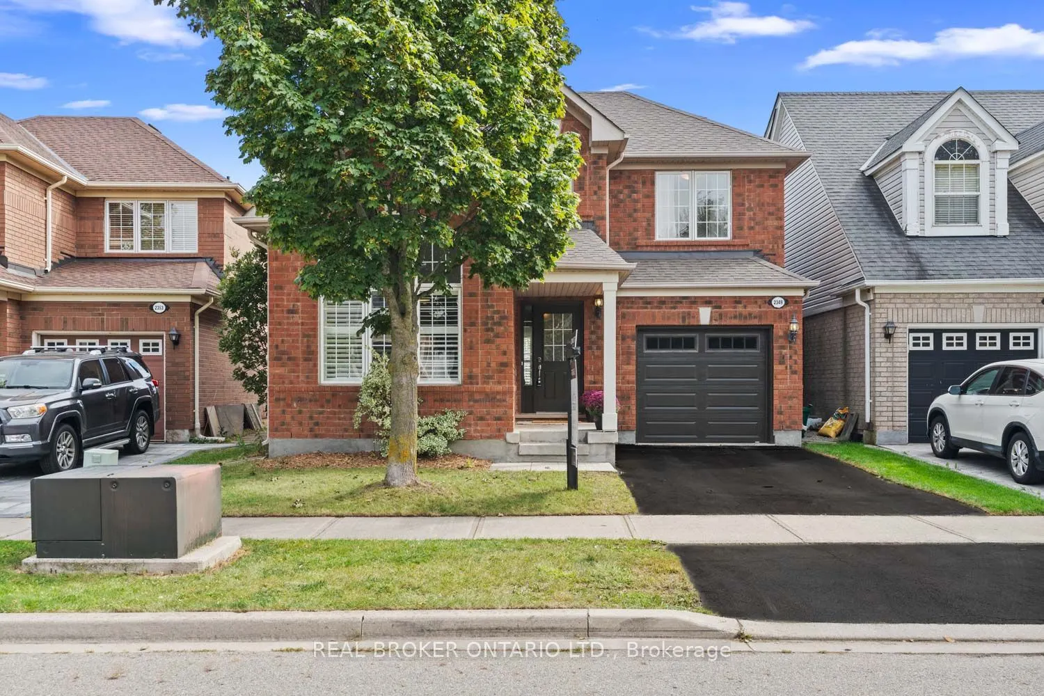 2349 Falkland Crescent