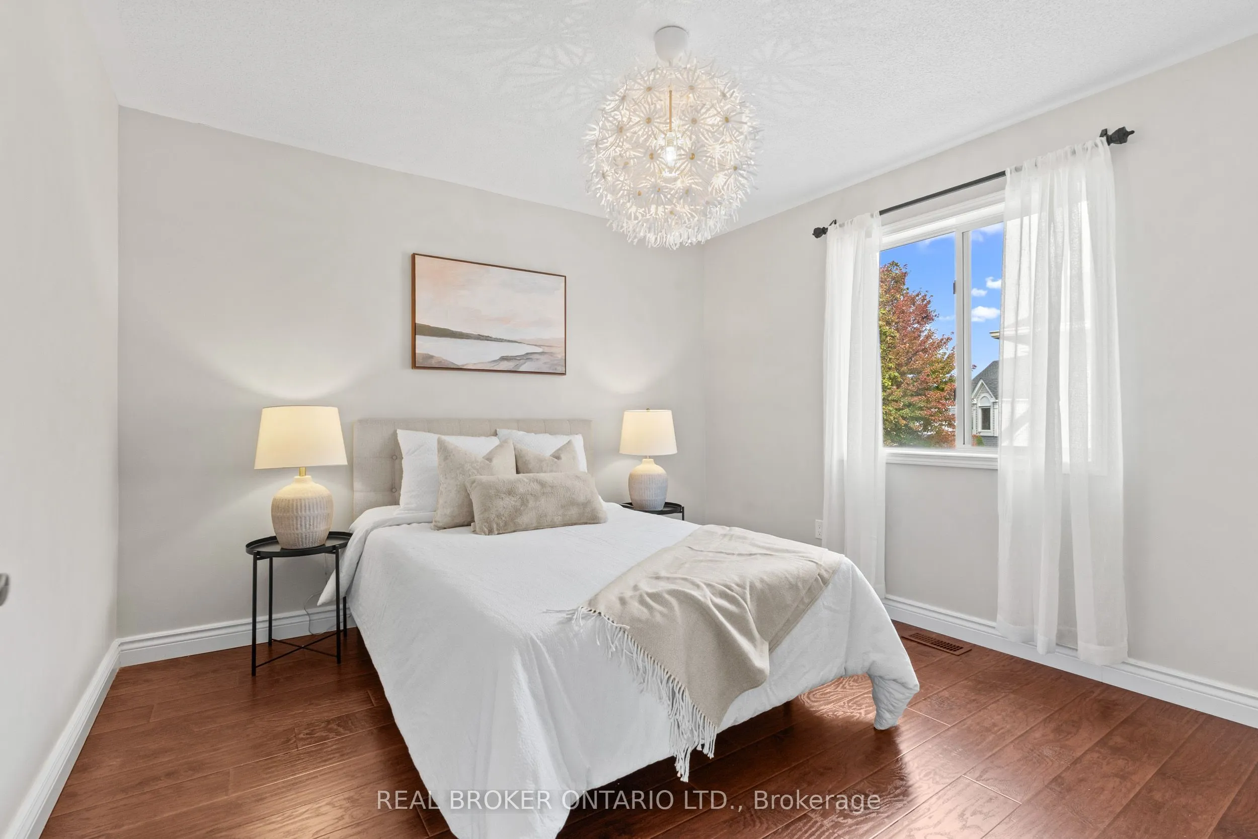 2349 Falkland Crescent