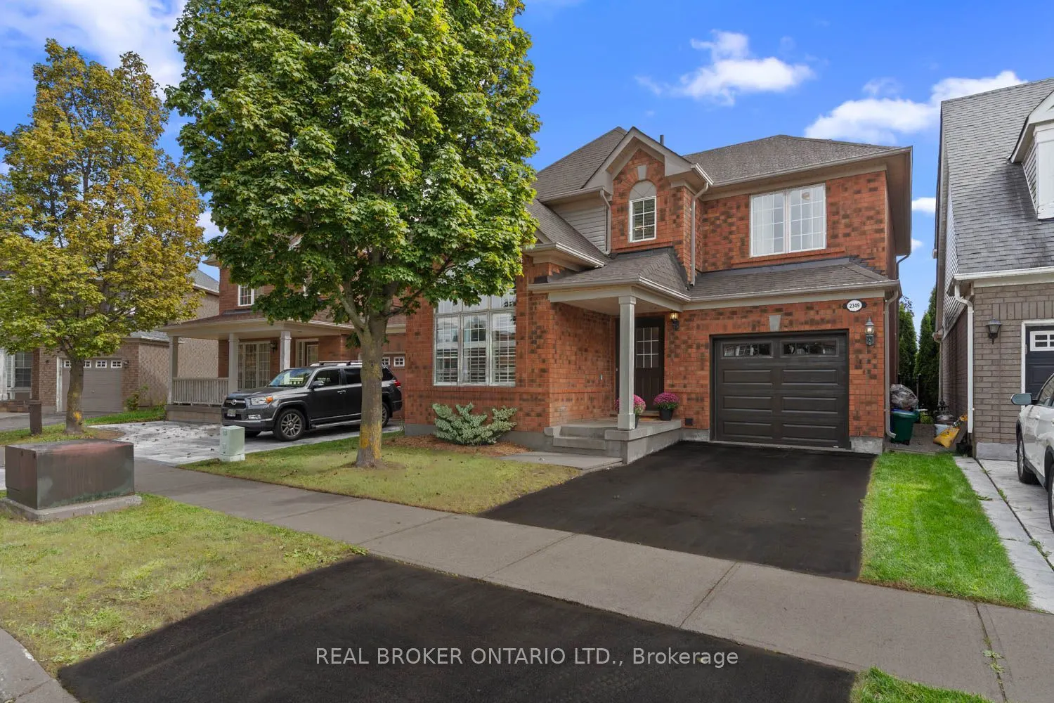 2349 Falkland Crescent