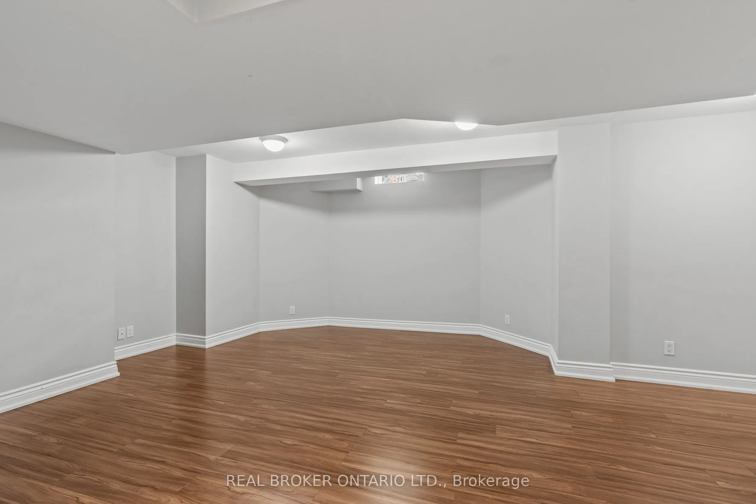 2349 Falkland Crescent
