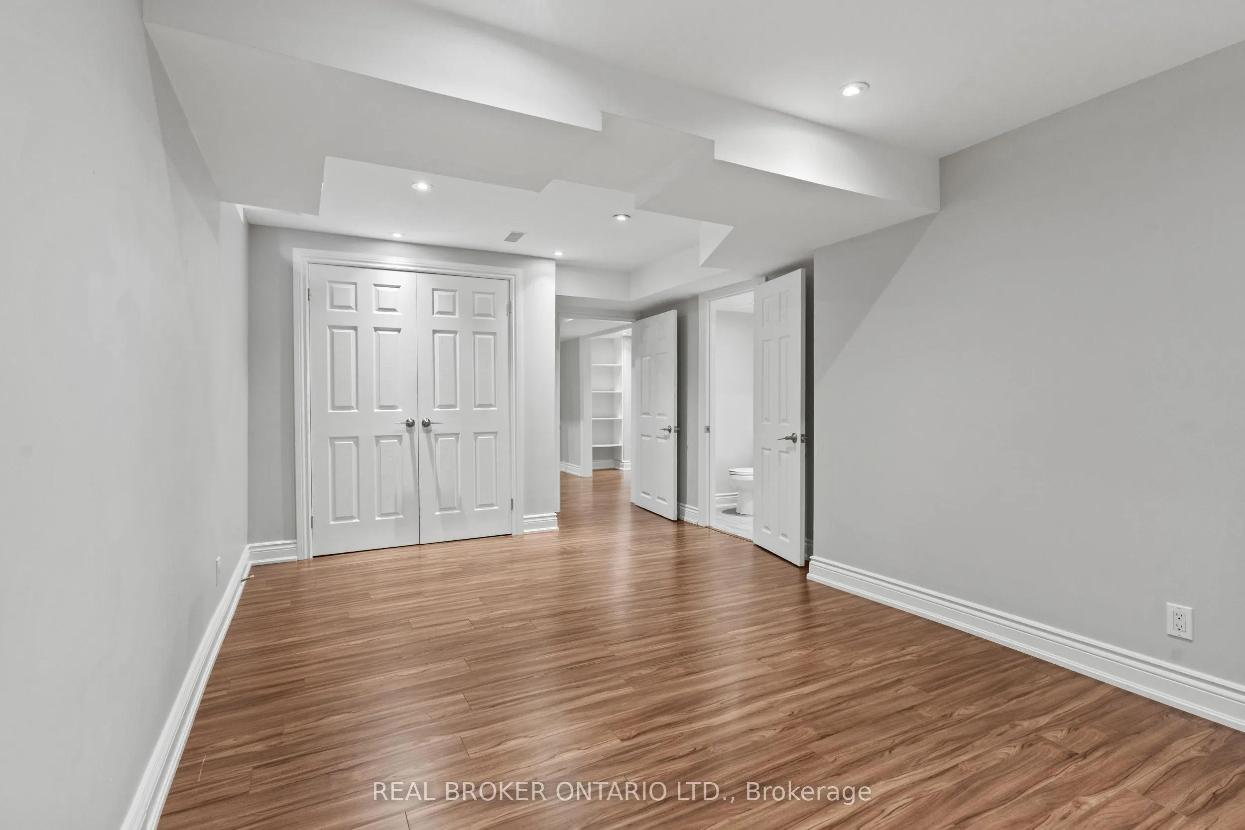 2349 Falkland Crescent