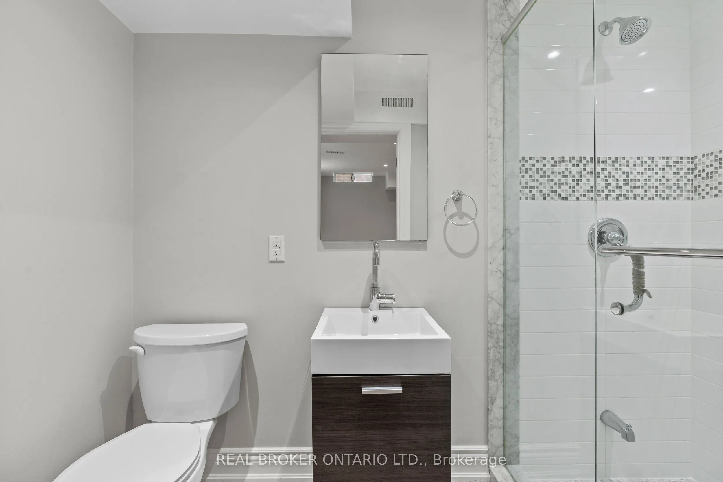 2349 Falkland Crescent