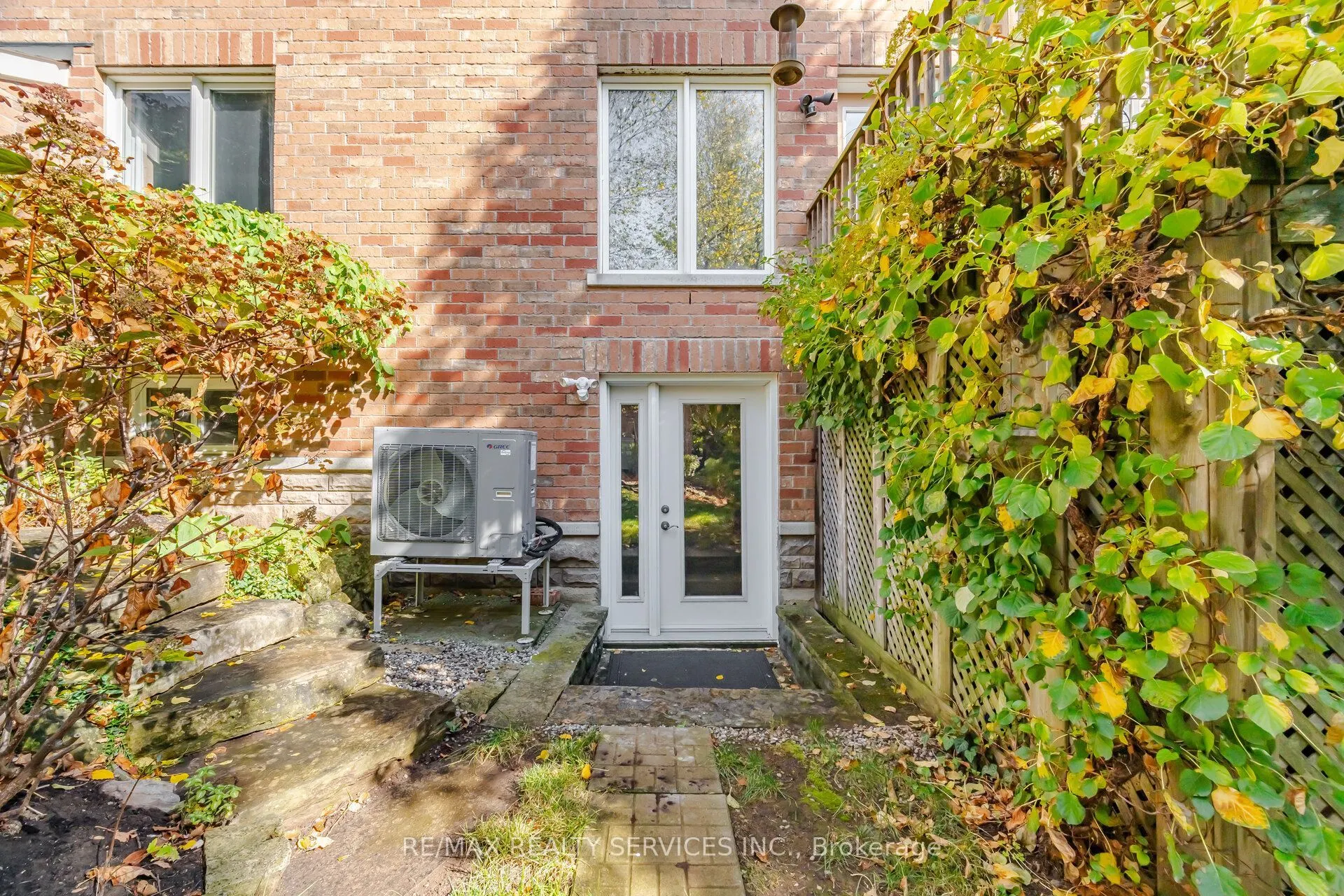76 North Riverdale Drive