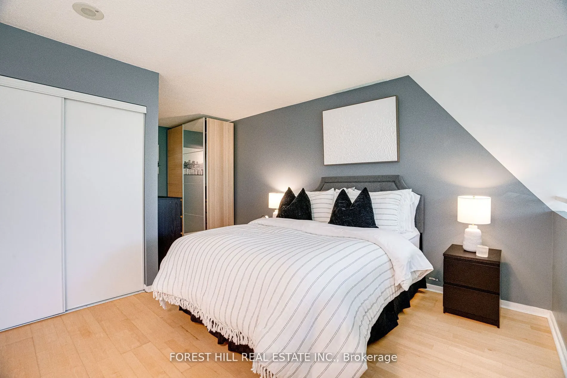 200 Manitoba Street #212