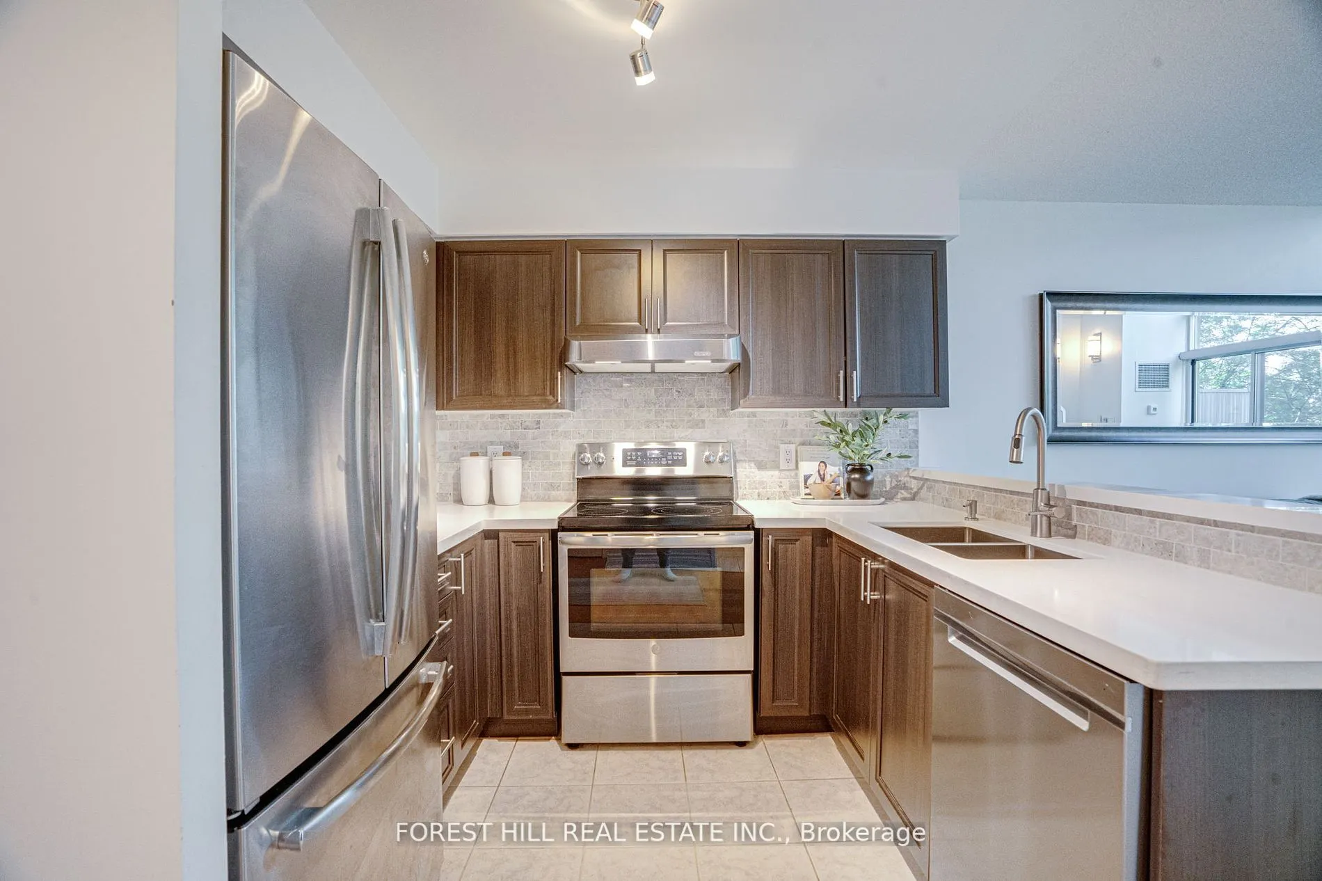 200 Manitoba Street #212