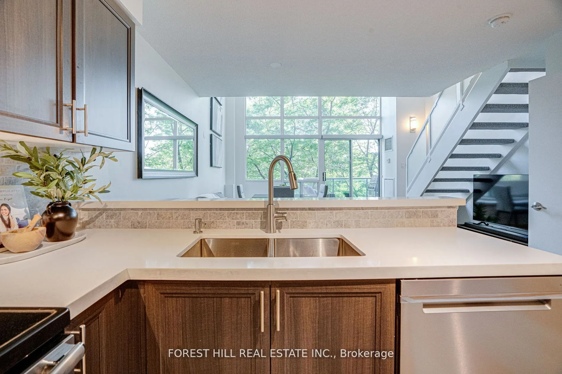 200 Manitoba Street #212