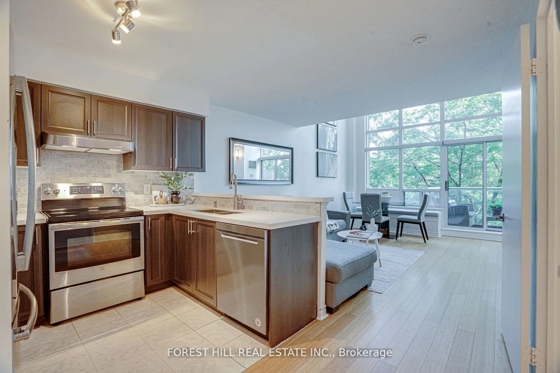 200 Manitoba Street #212