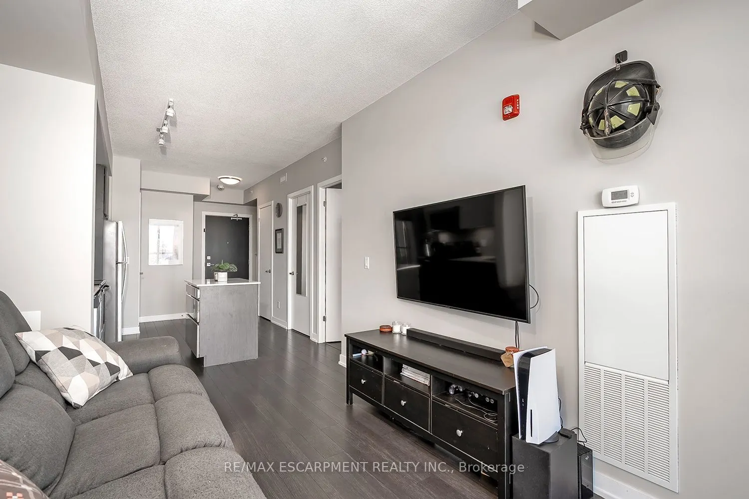5240 DUNDAS Street #604