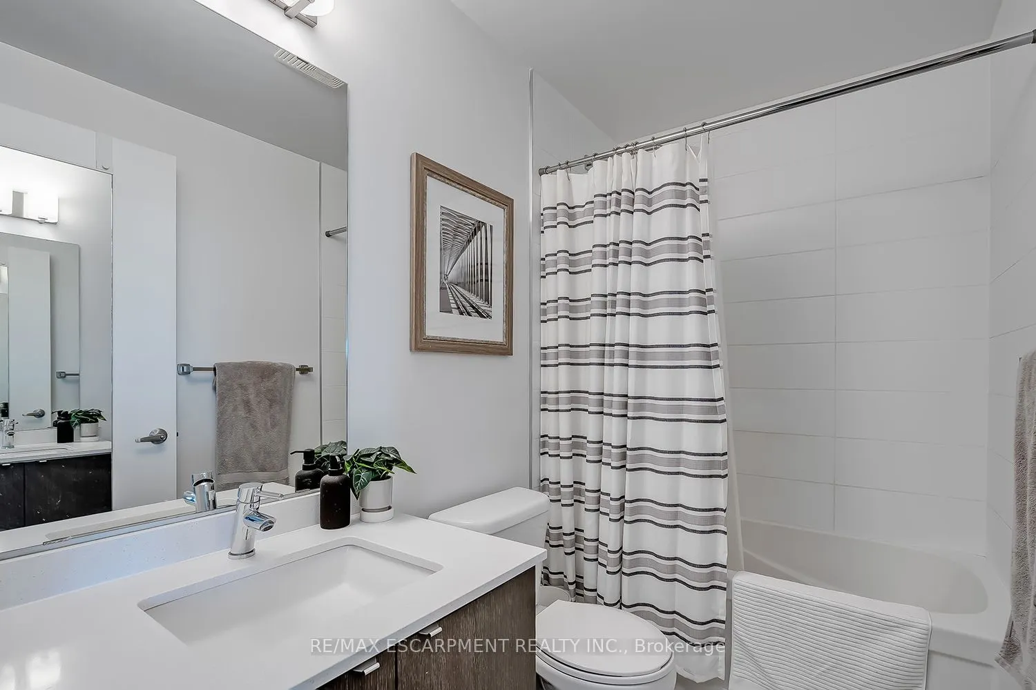 5240 DUNDAS Street #604