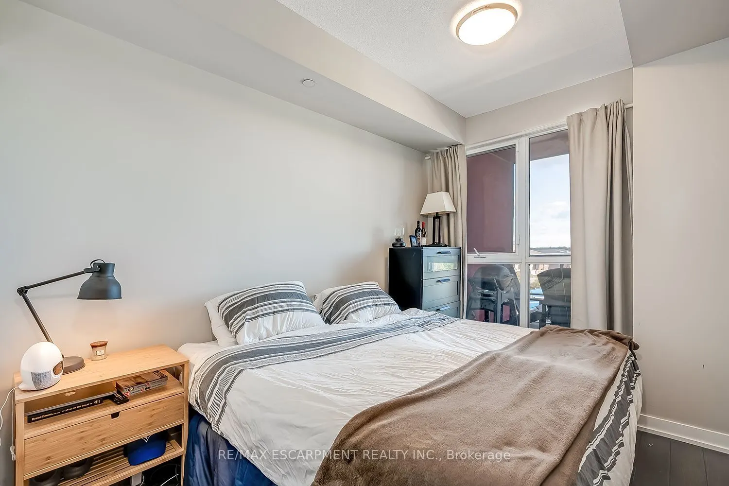 5240 DUNDAS Street #604