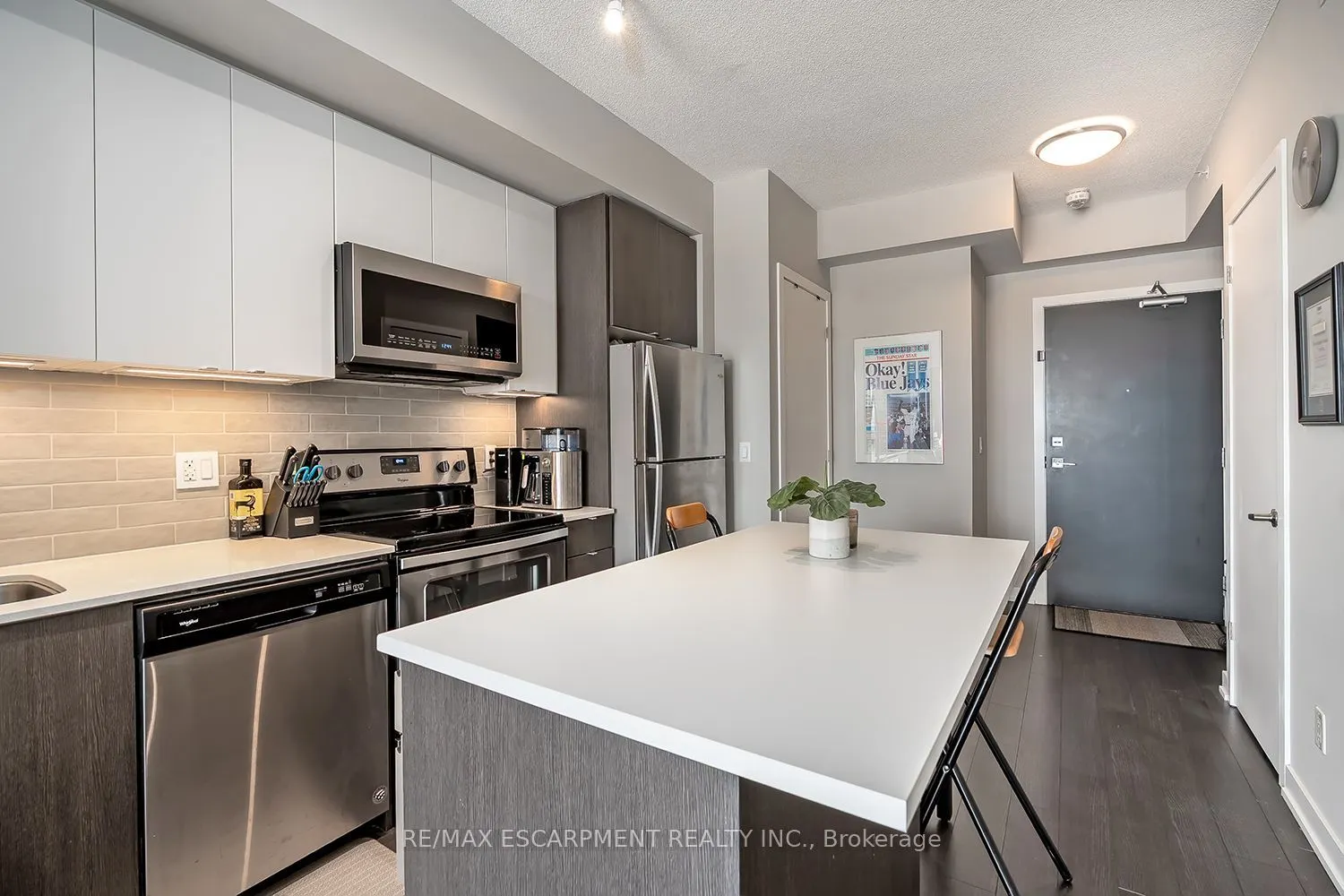5240 DUNDAS Street #604